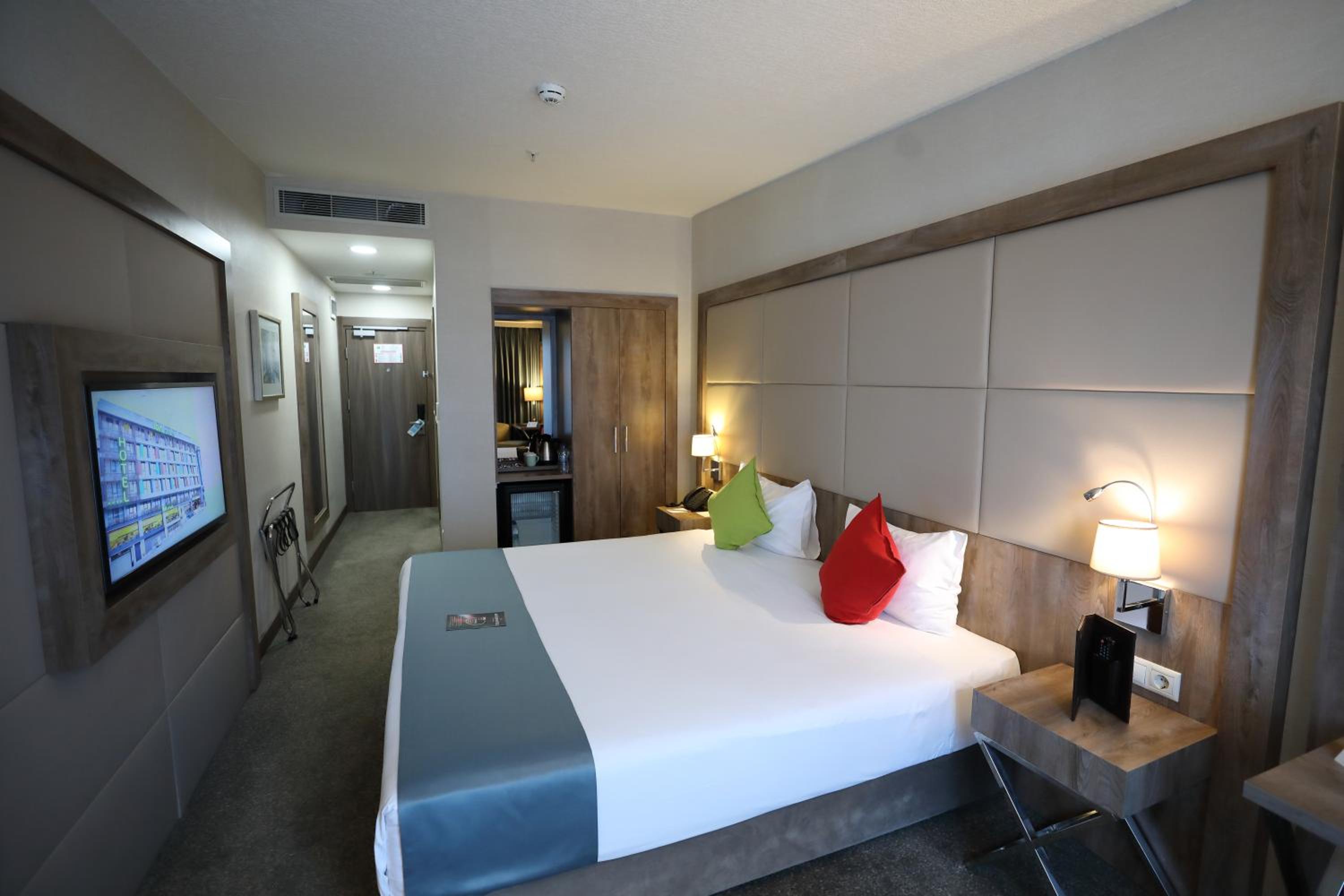 Deluxe Double Room with Balcony photo 1