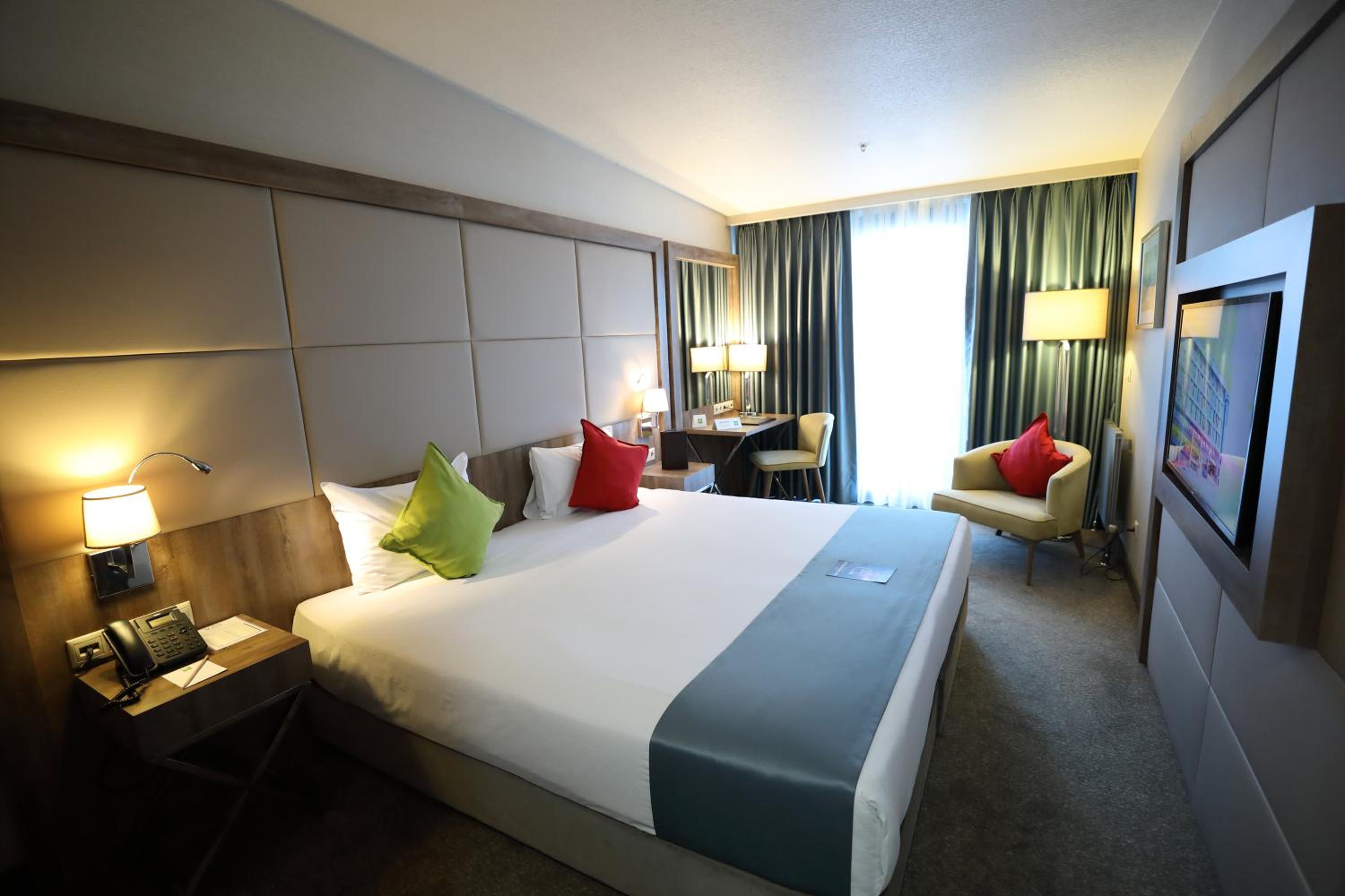 Deluxe Double Room with Balcony photo 2