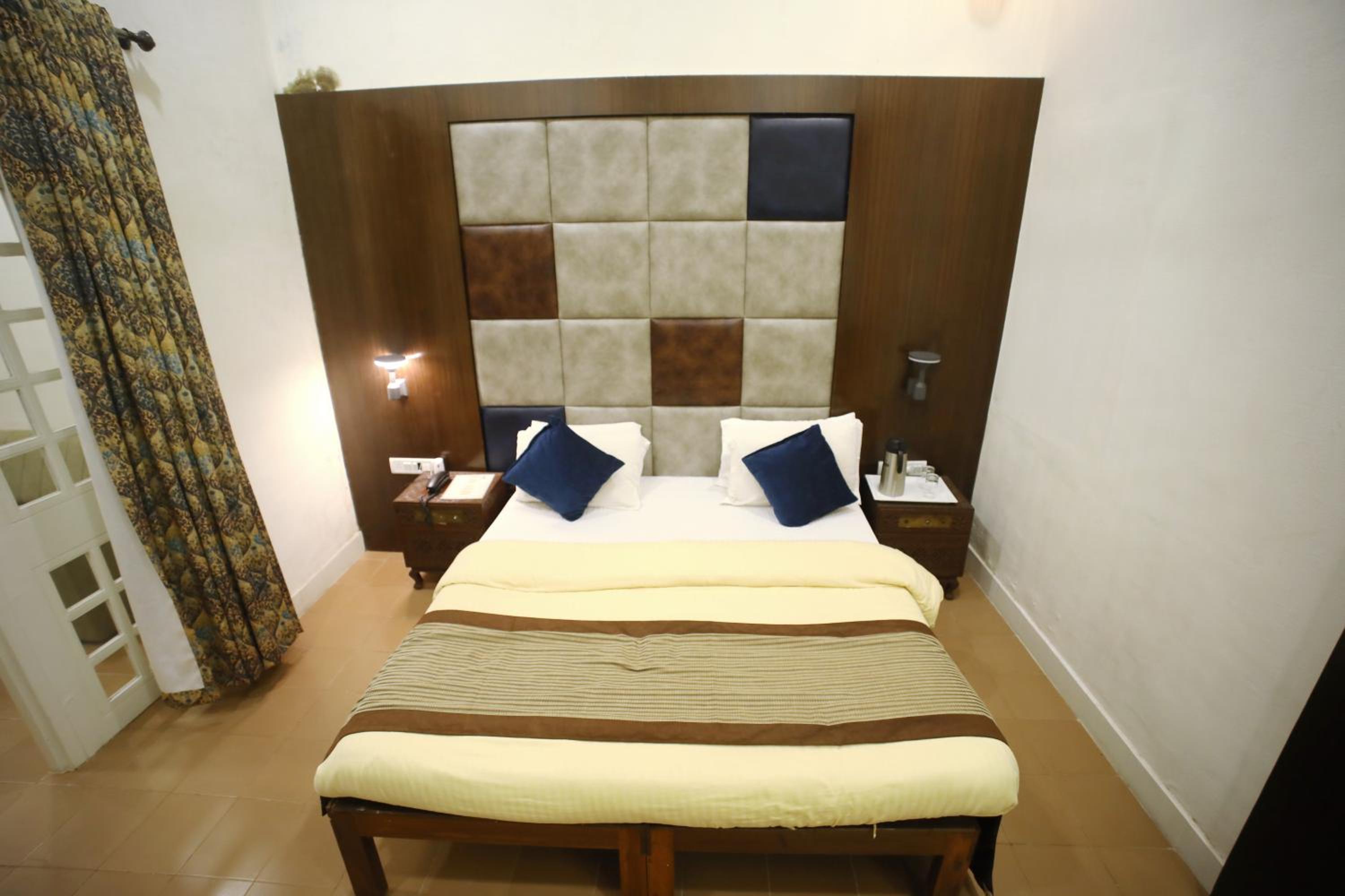 Deluxe Double Room - Photo 16