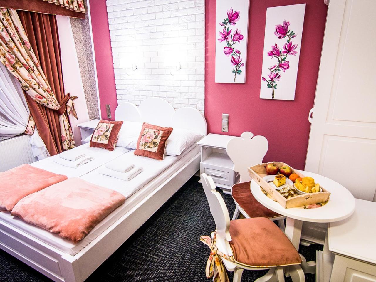 Deluxe Double Room with Balcony photo 3