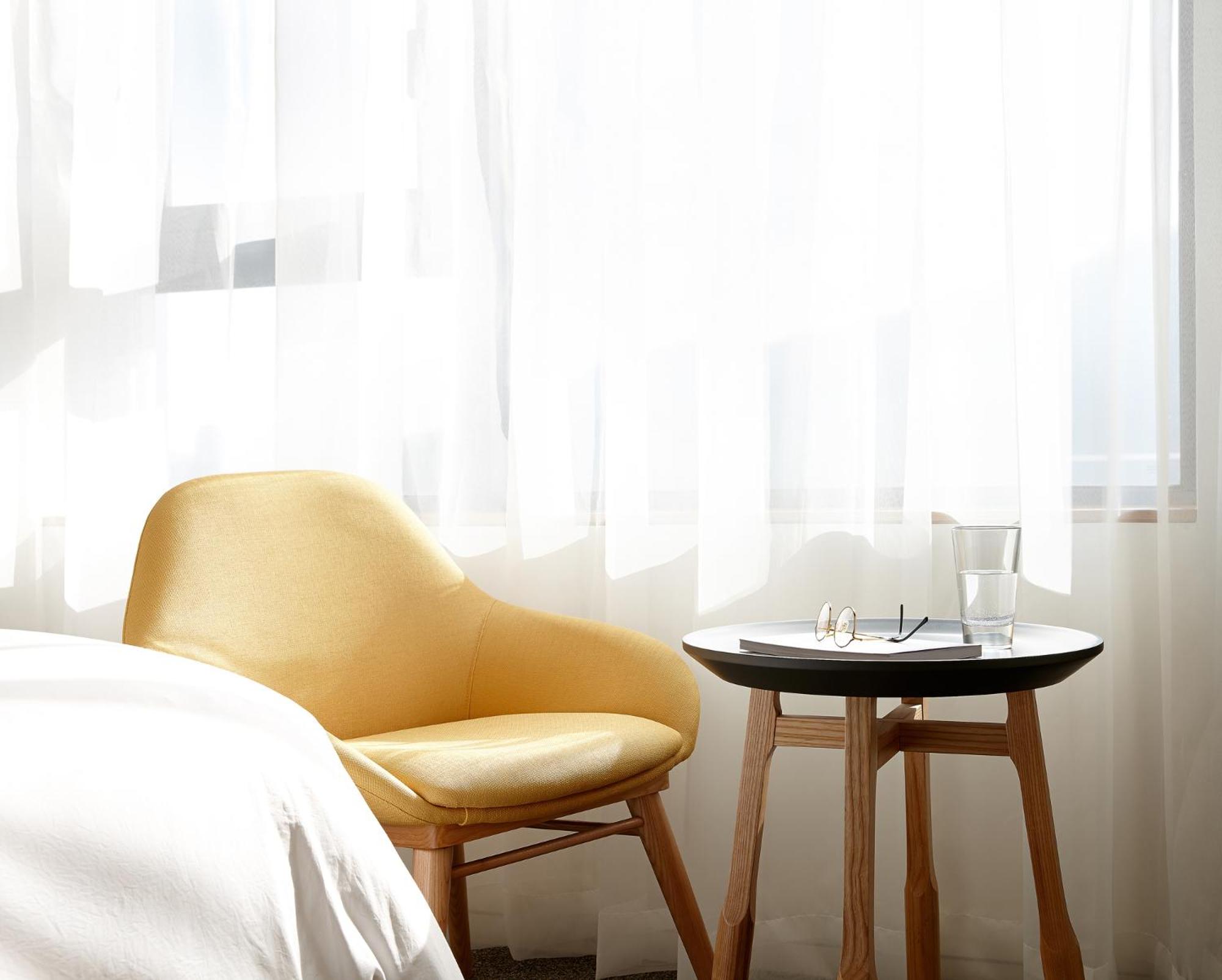 Superior Twin Room with Namsan Mountain View