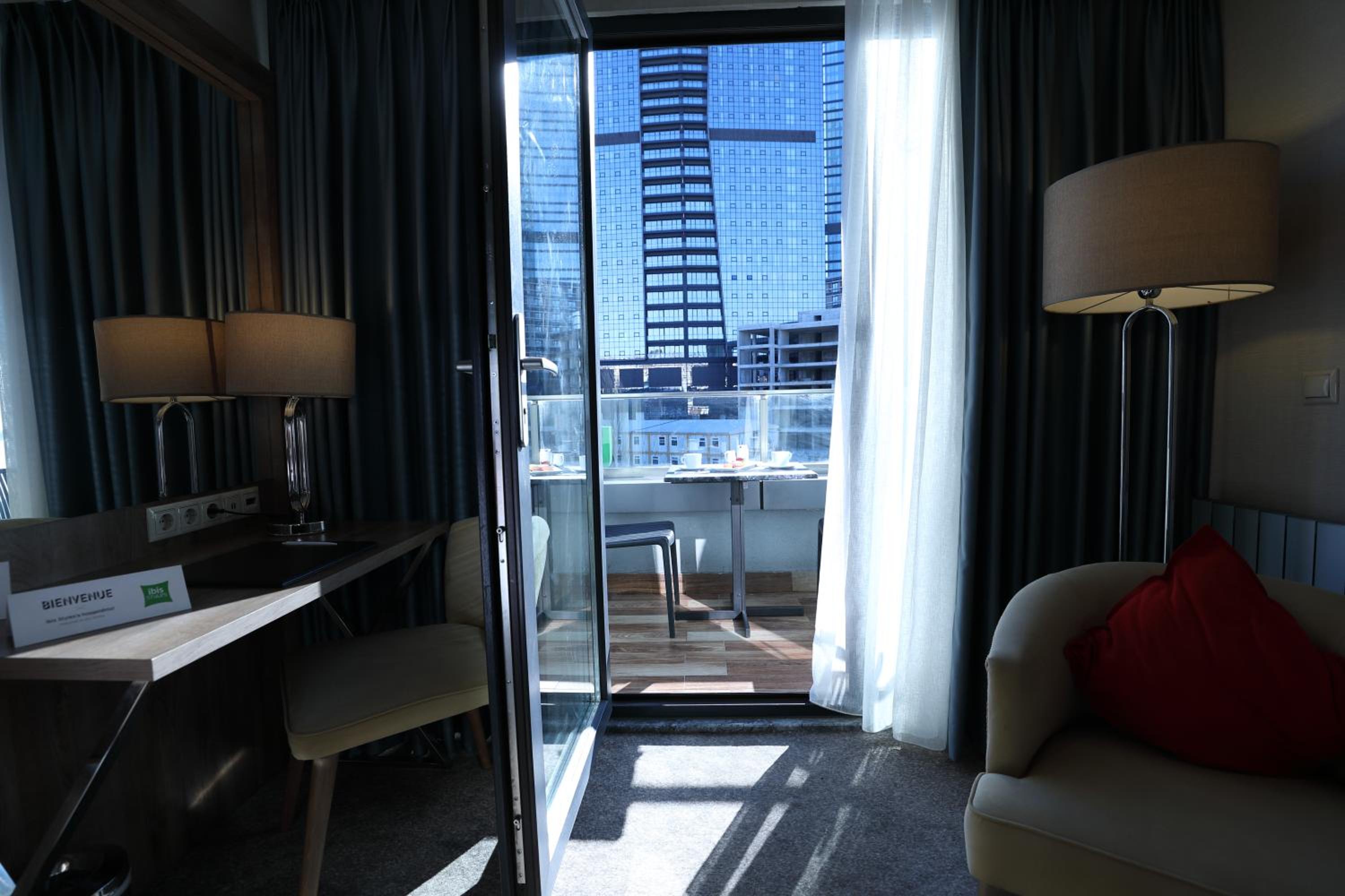 Deluxe Twin Room with Balcony photo 1