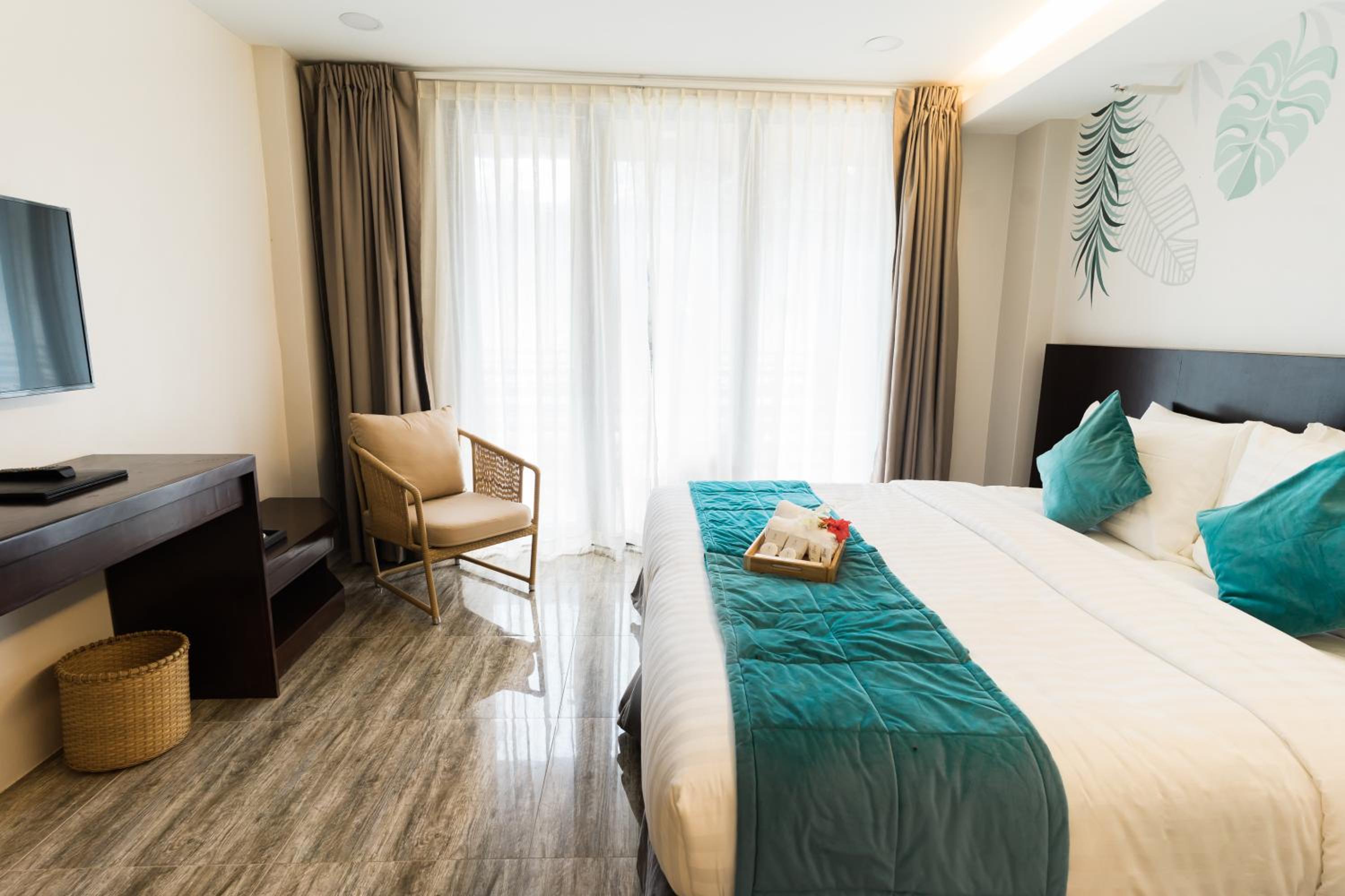 Deluxe Double or Twin Room with Balcony - Photo 2