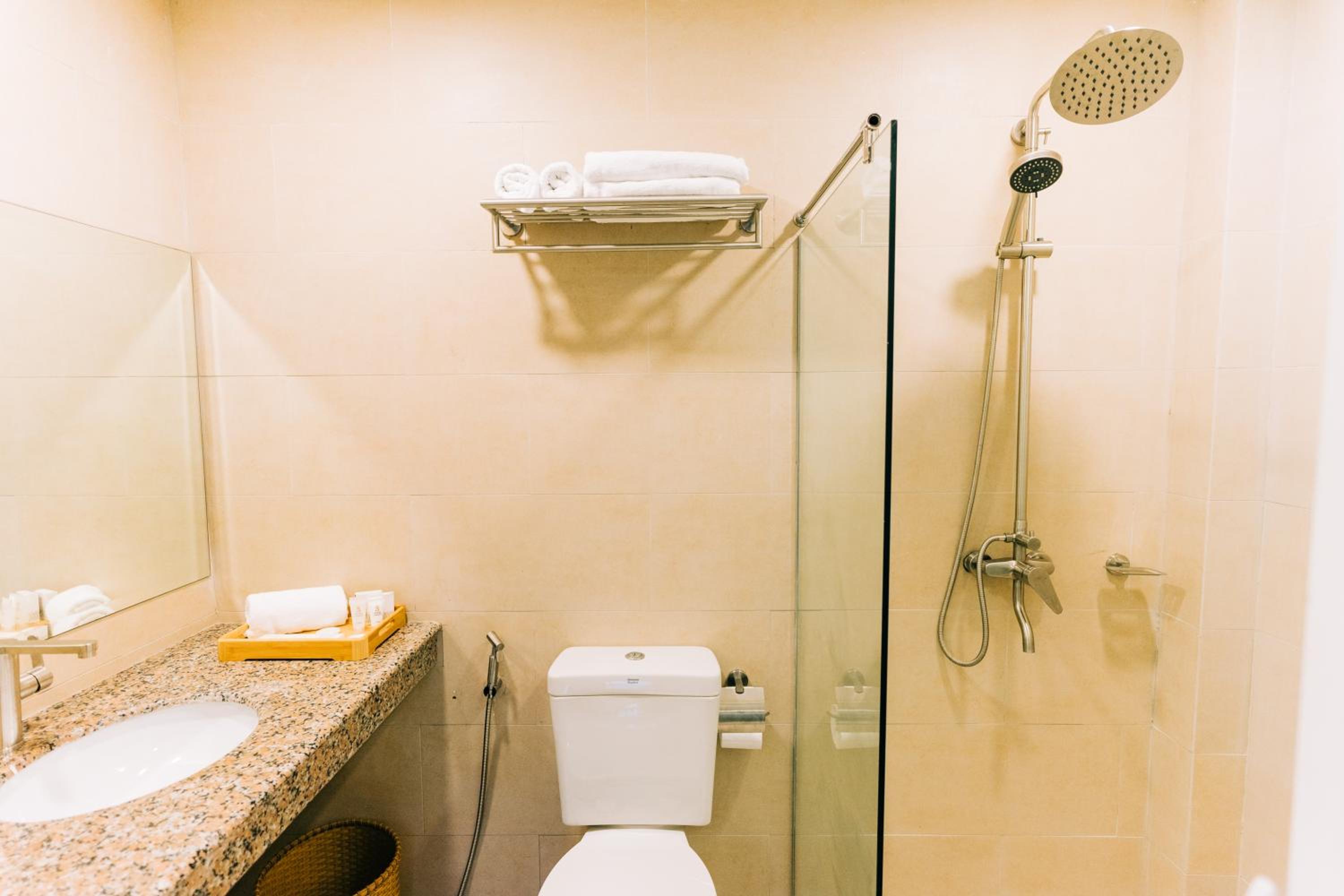 Deluxe Double or Twin Room with Balcony - Photo 5