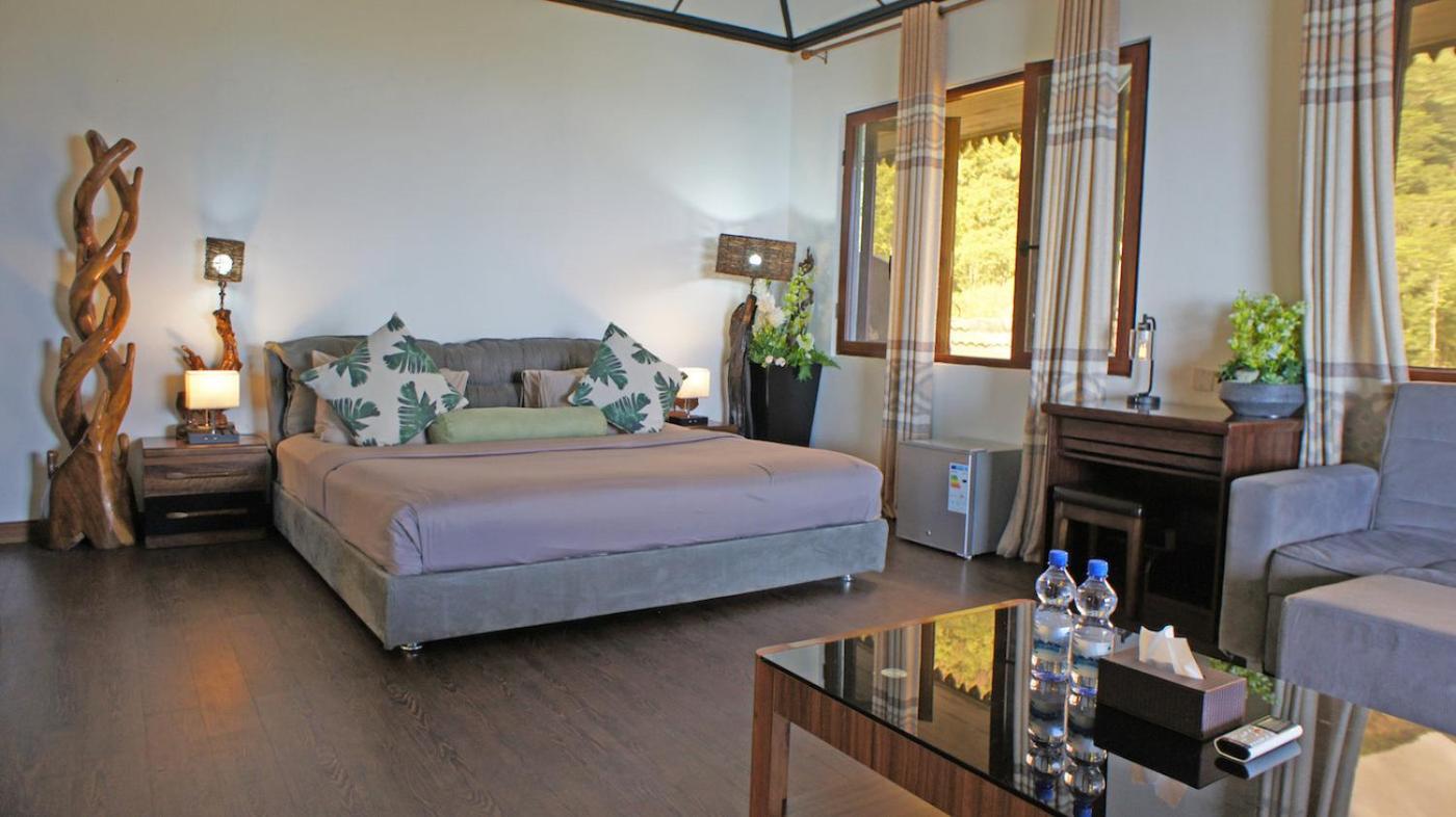 Deluxe Double Room with Balcony and Sea View photo 2