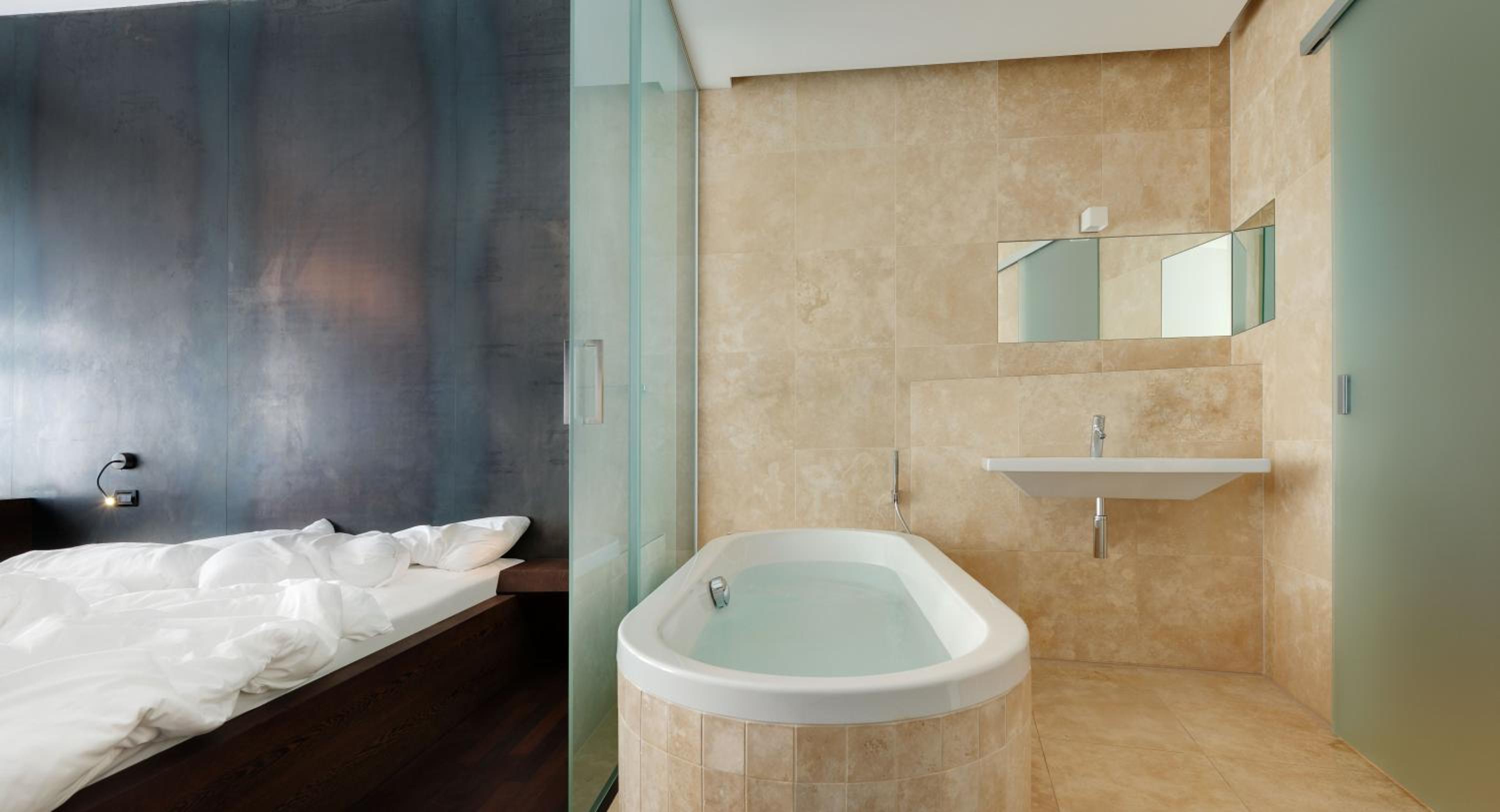 Superior Double Room with Bathtub - Photo 9