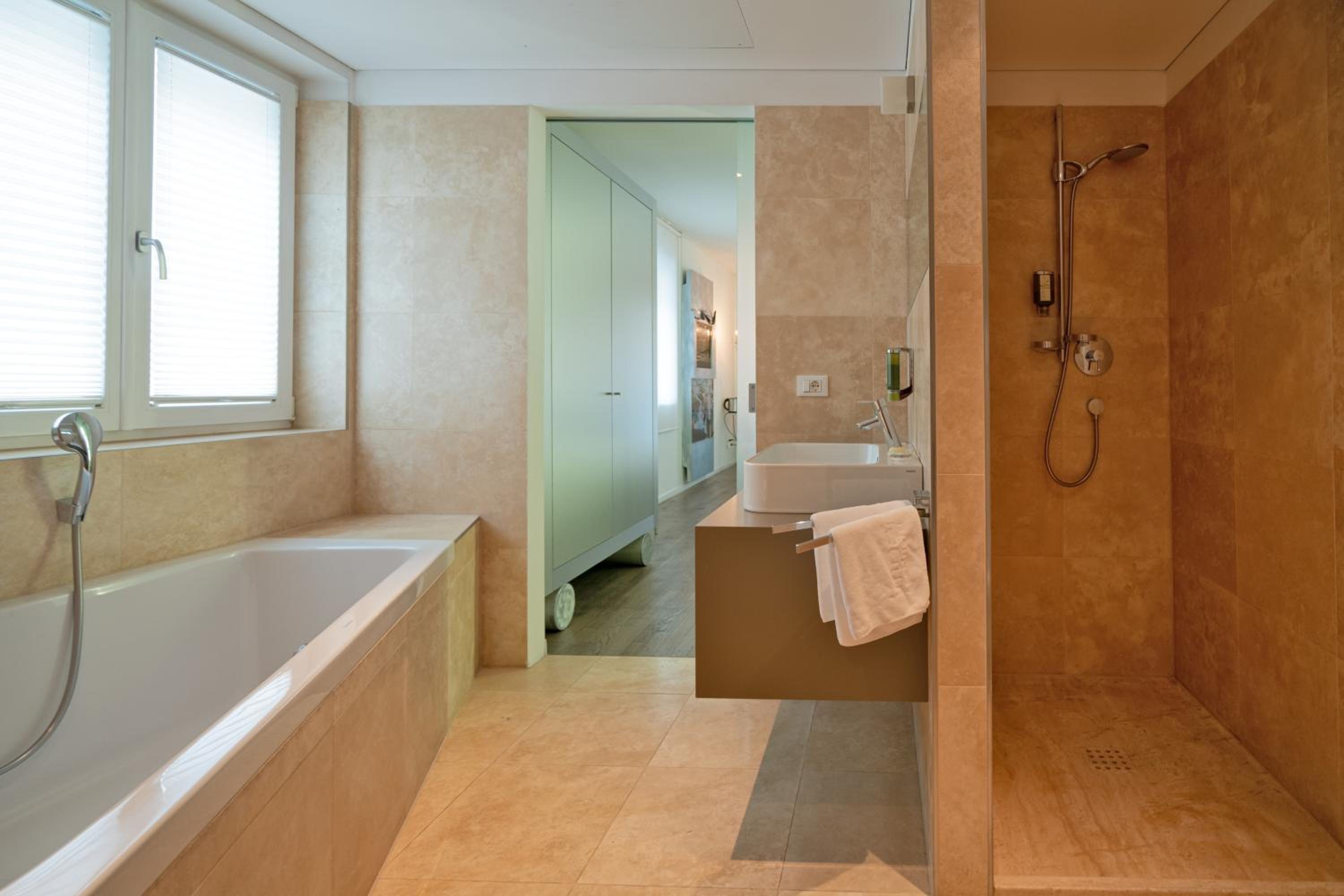 Superior Double Room with Bathtub - Photo 13