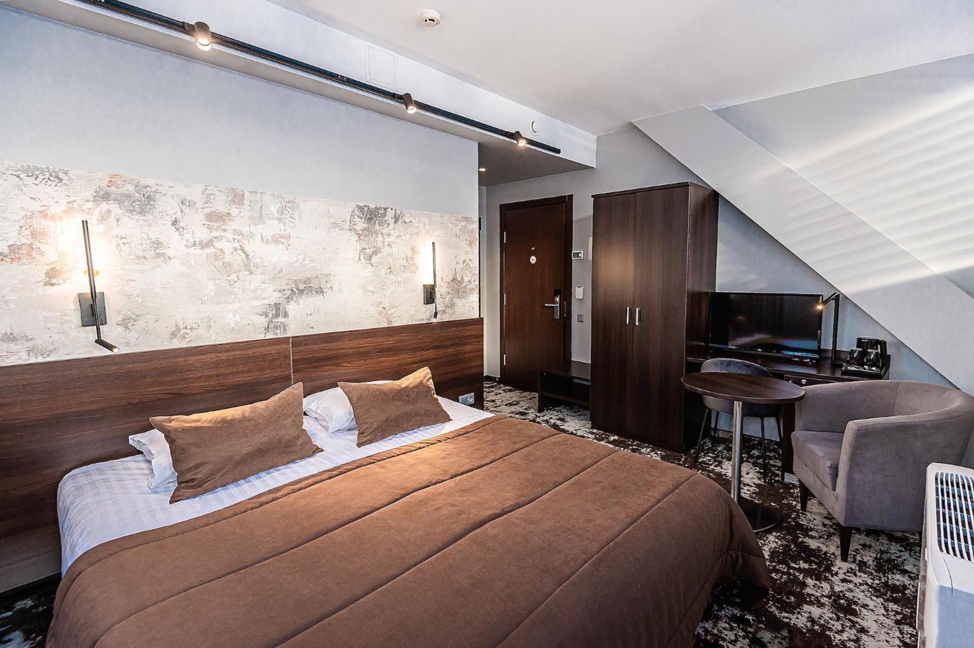 Double or Twin Room - Photo 5