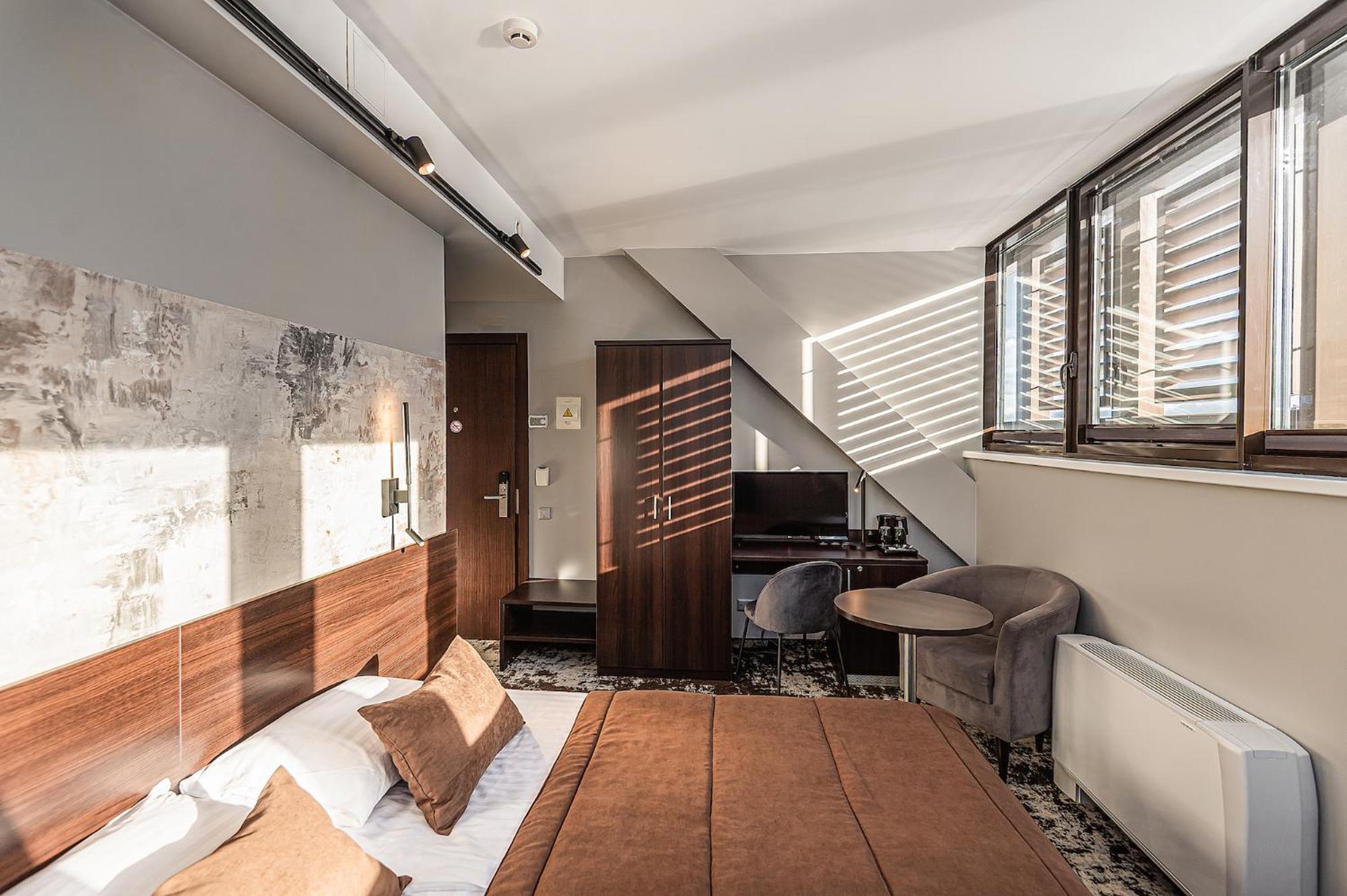 Double or Twin Room - Photo 2