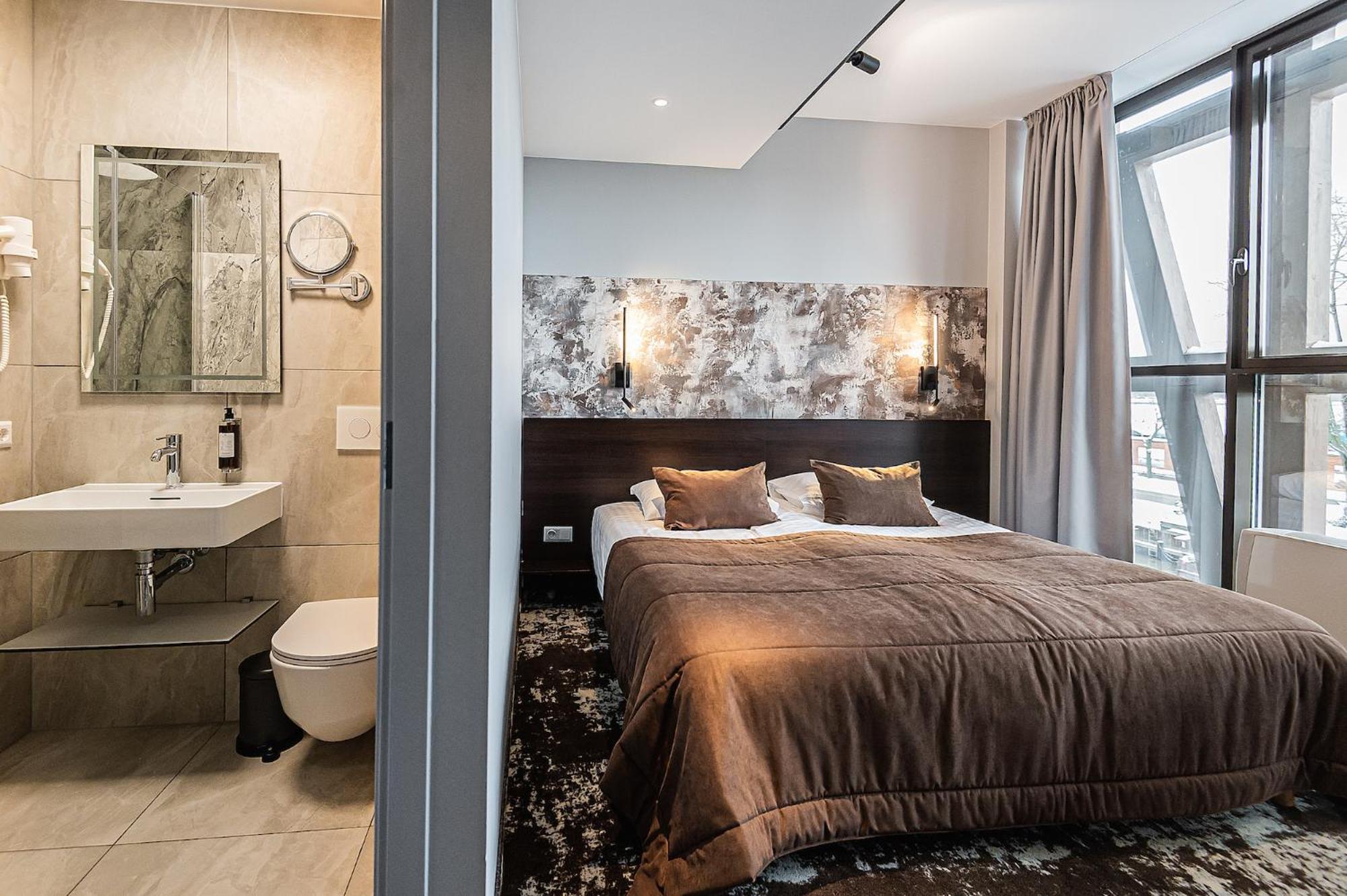 Double or Twin Room - Photo 9