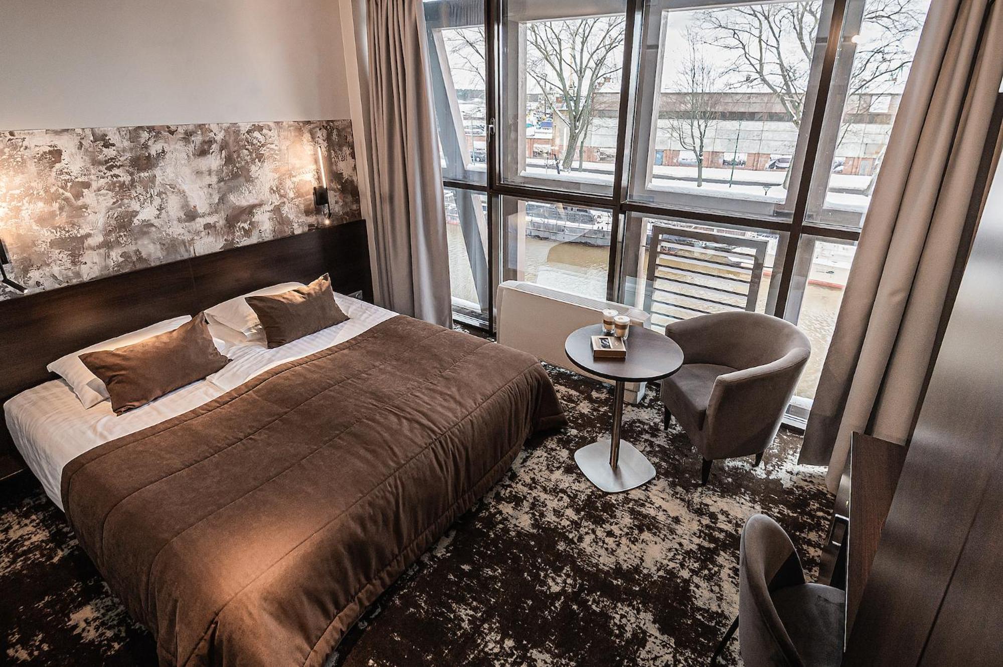 Double or Twin Room - Photo 8