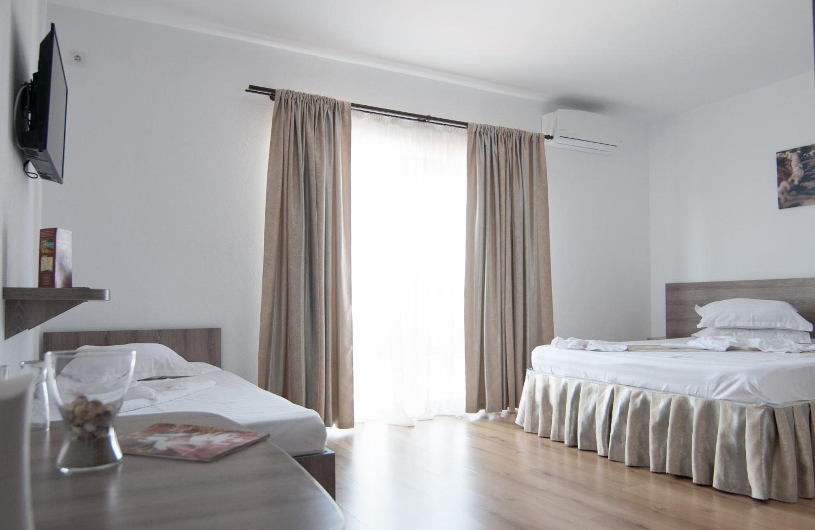 Double Room - Photo 2