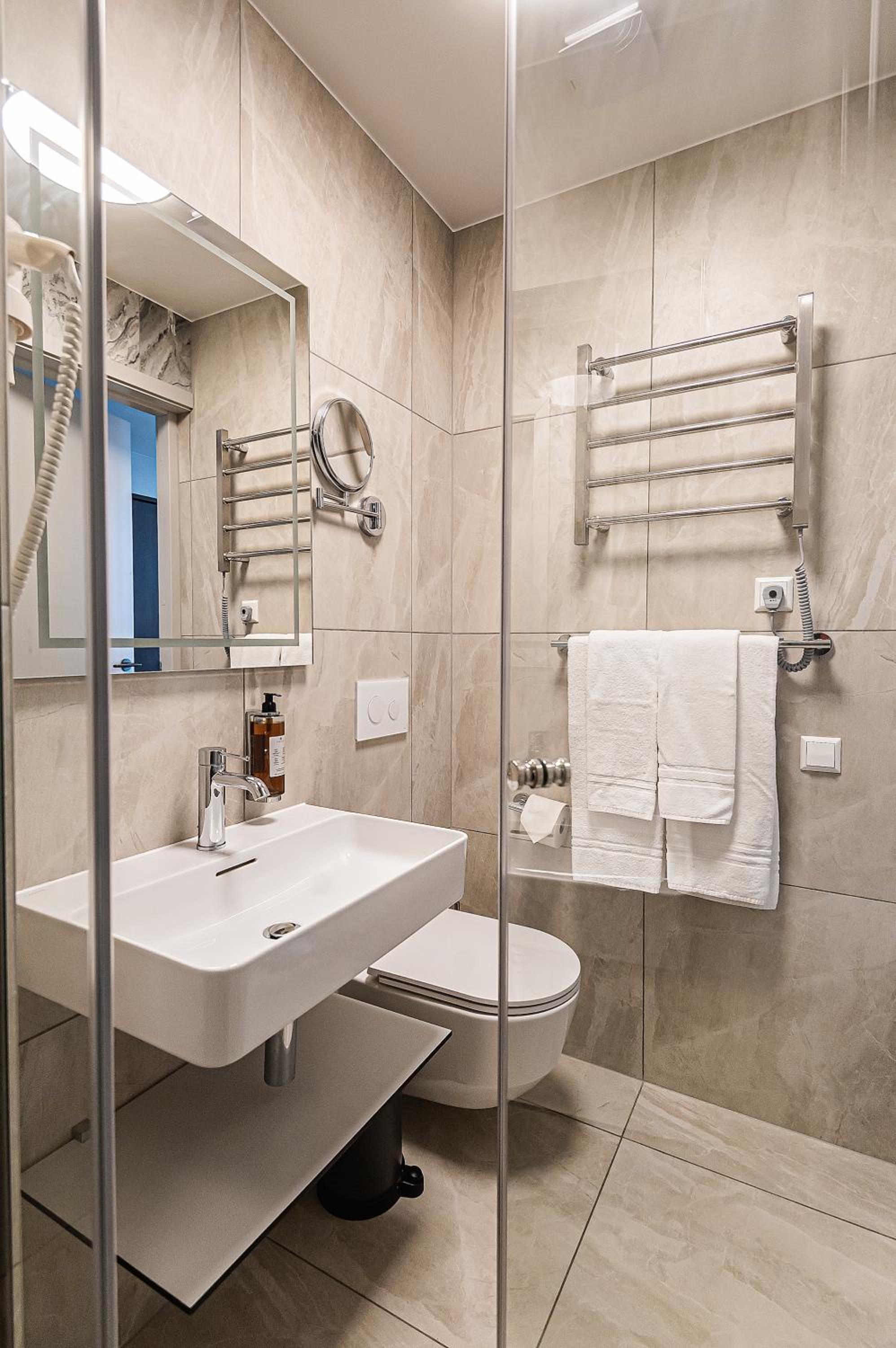 Double or Twin Room - Photo 3