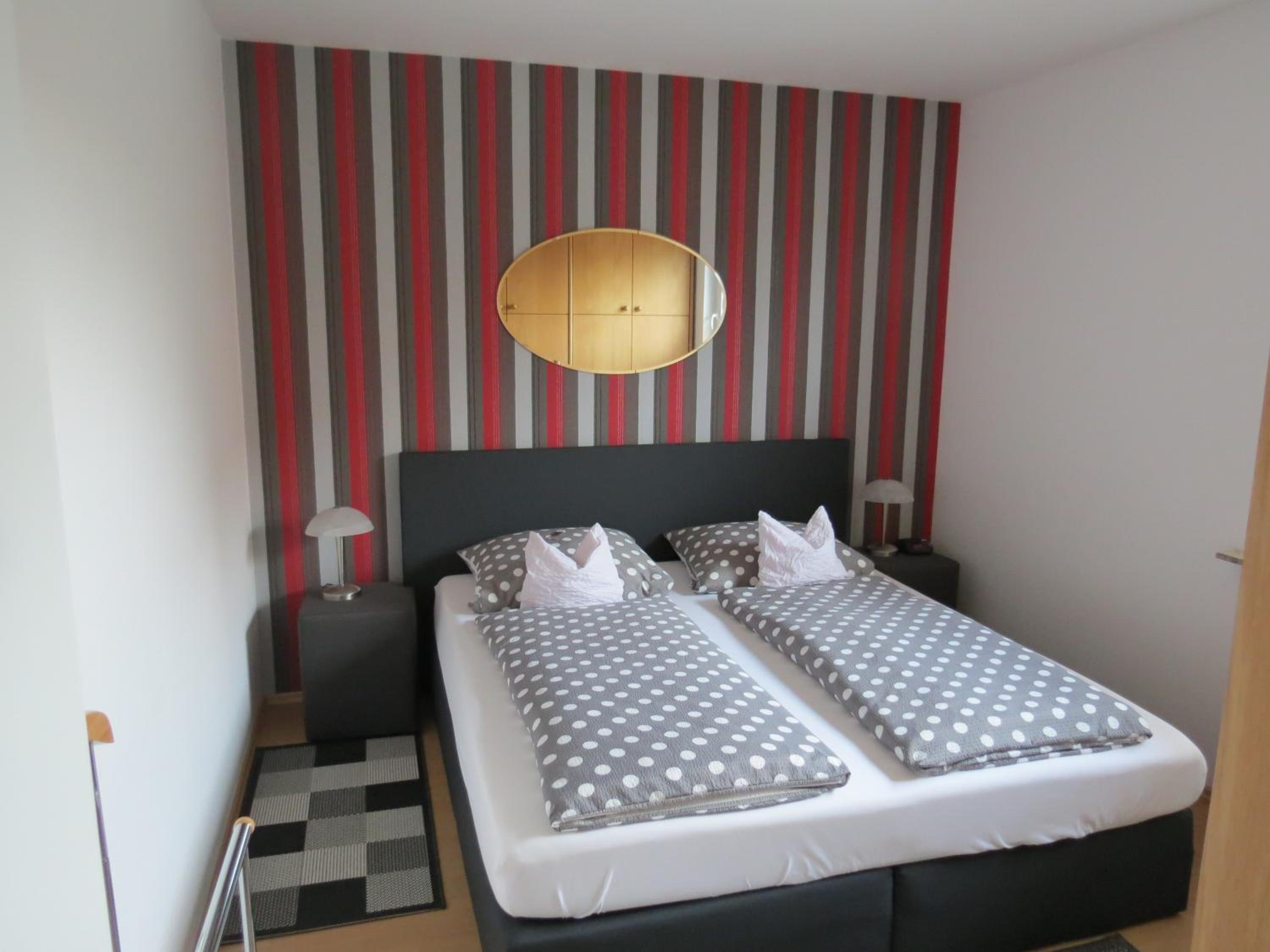 One-Bedroom Apartment - Photo 1