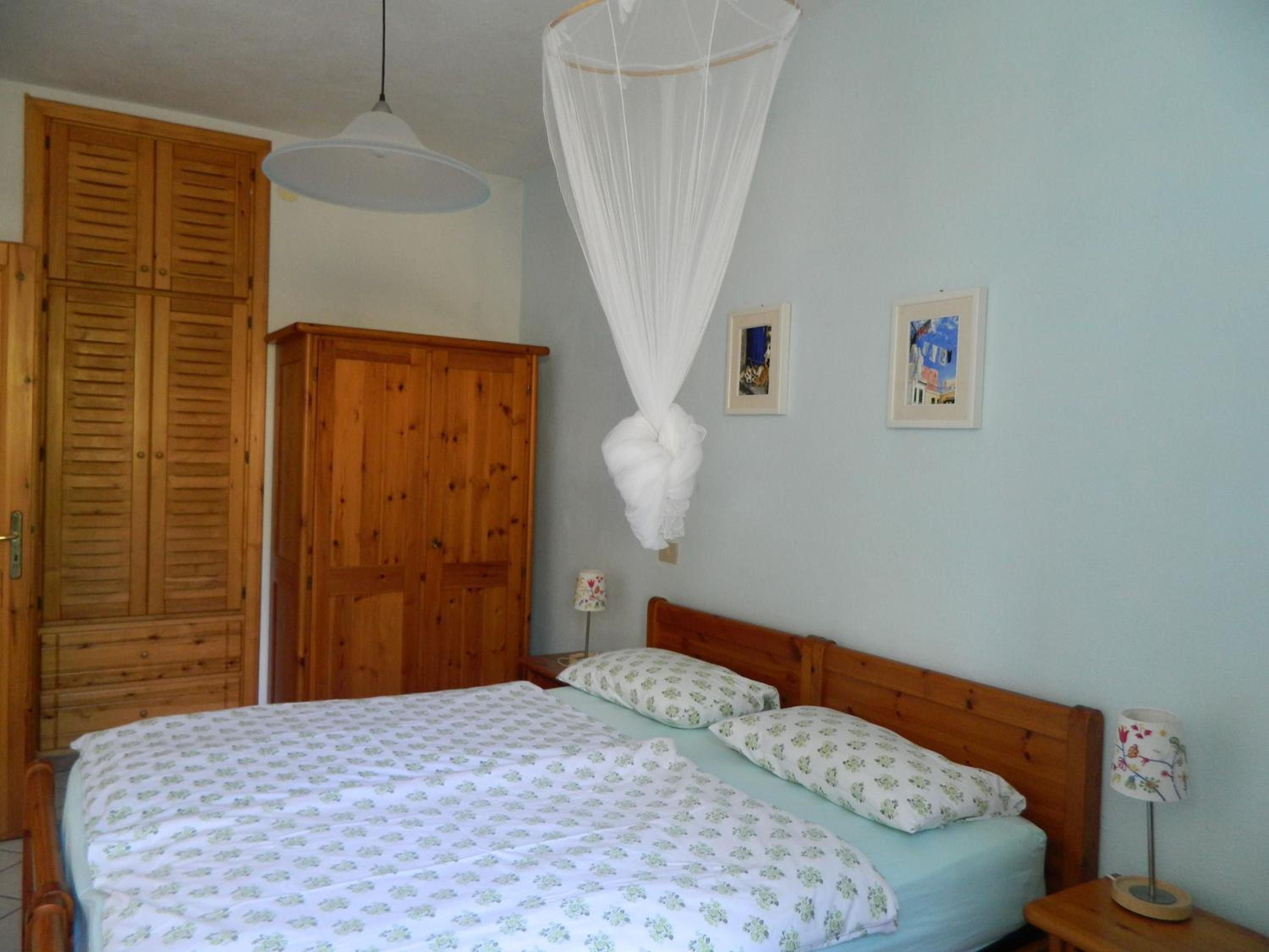 One-Bedroom Apartment - Photo 2