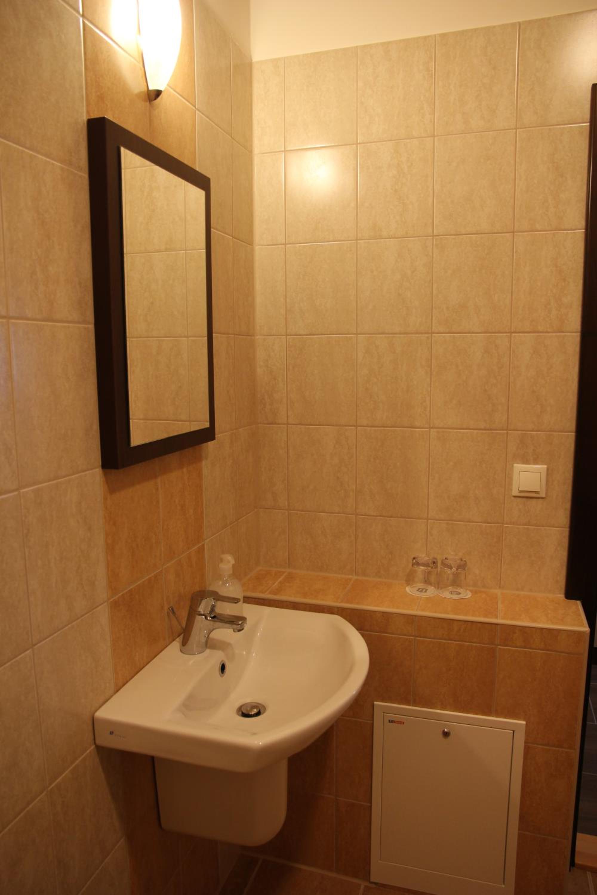 Double or Twin Room - Photo 12