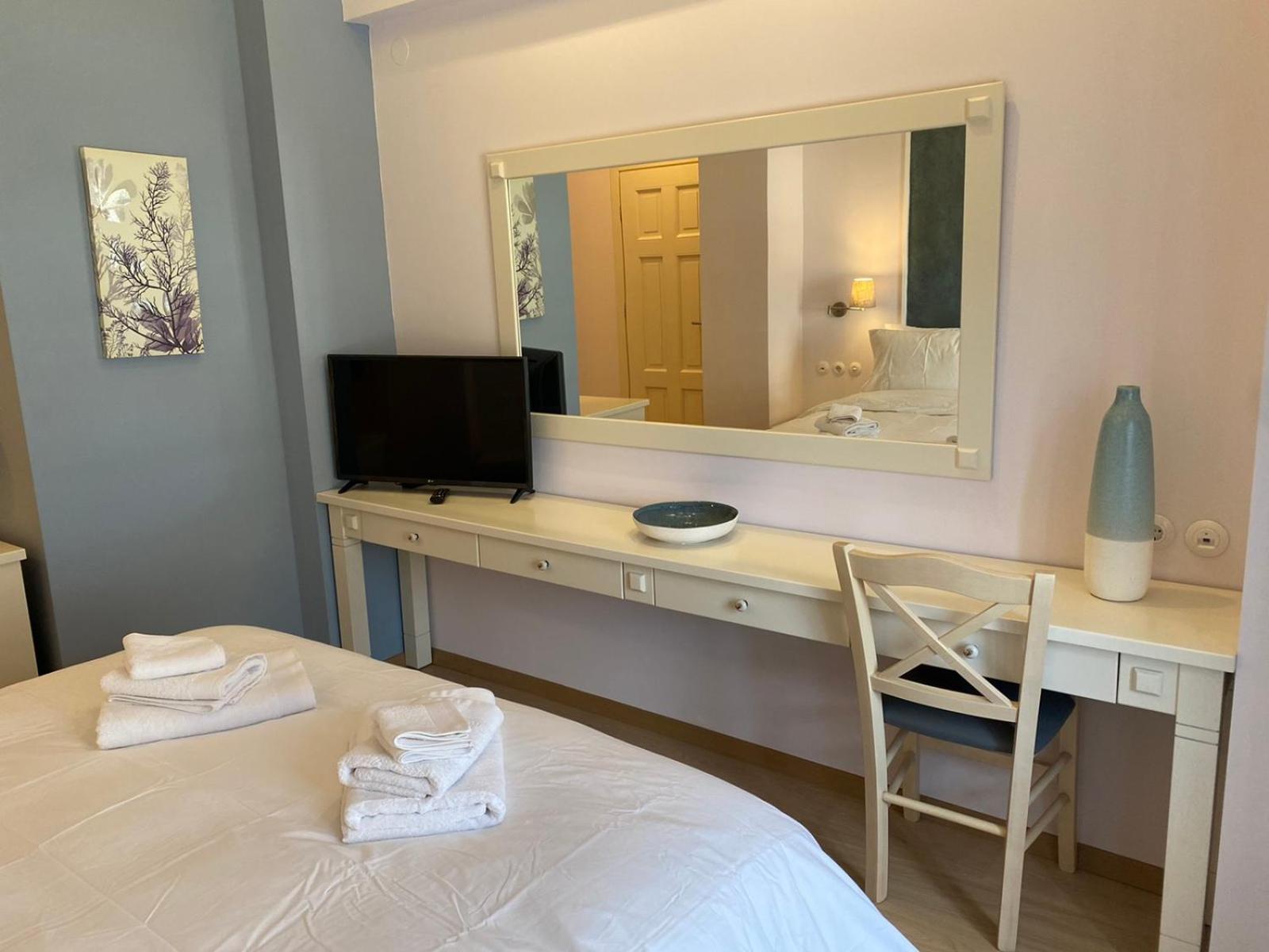 Large Double Room - Photo 2
