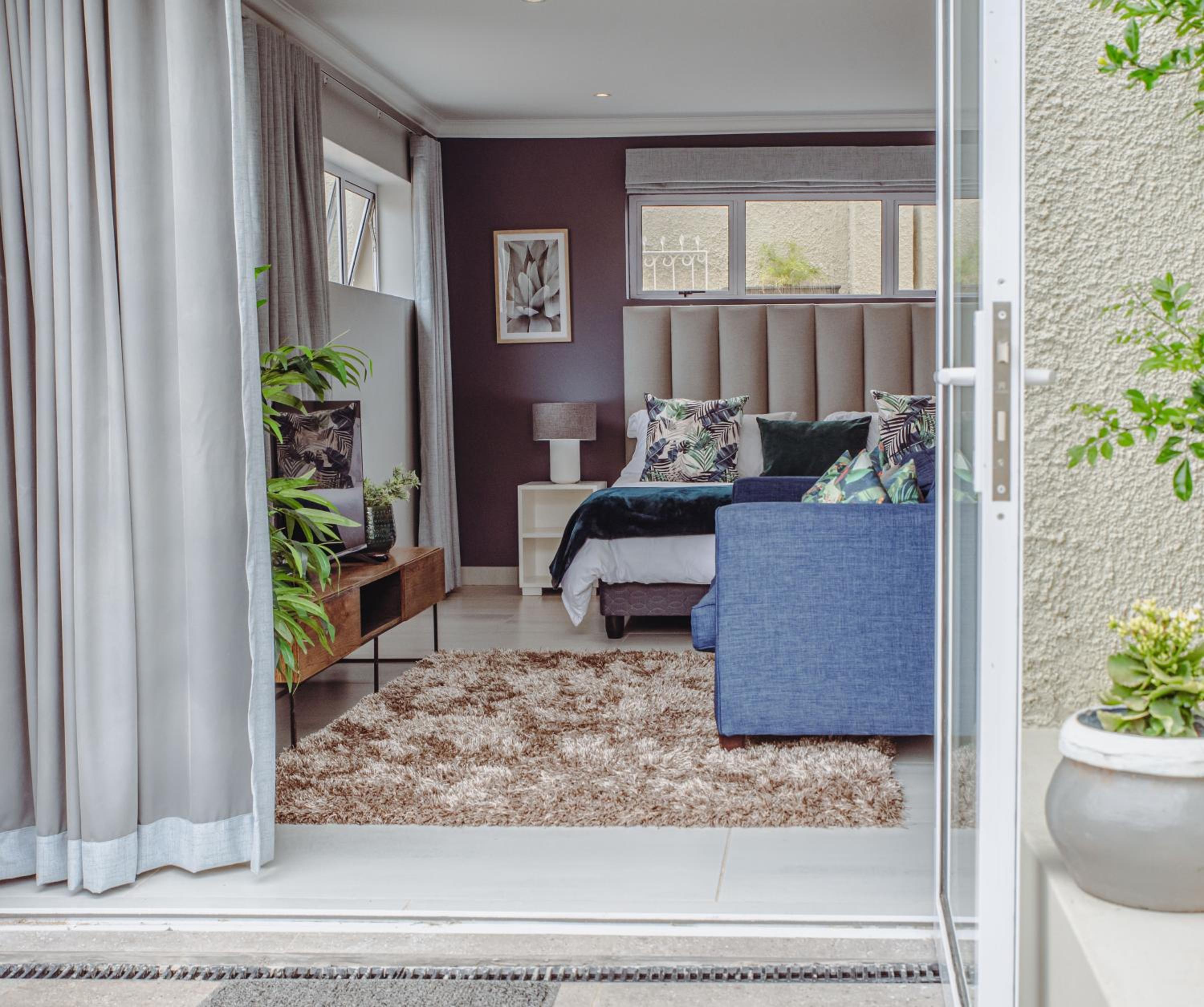 Deluxe King Room - Photo 1