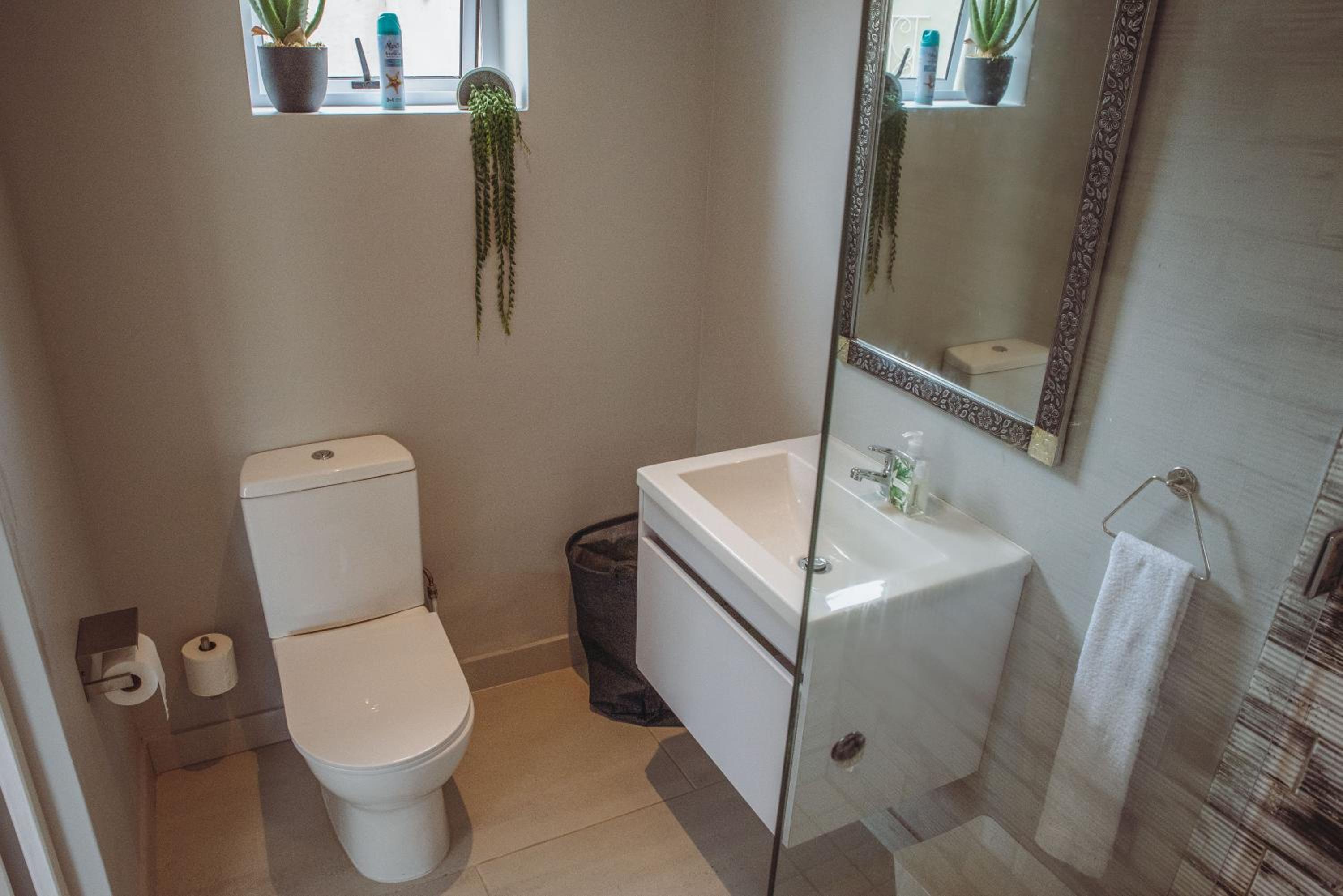 Deluxe King Room - Photo 12