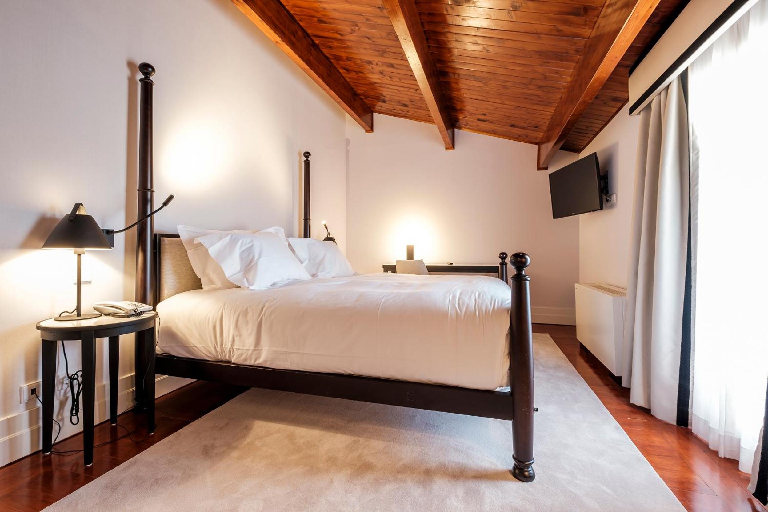 Superior Suite - Photo 8