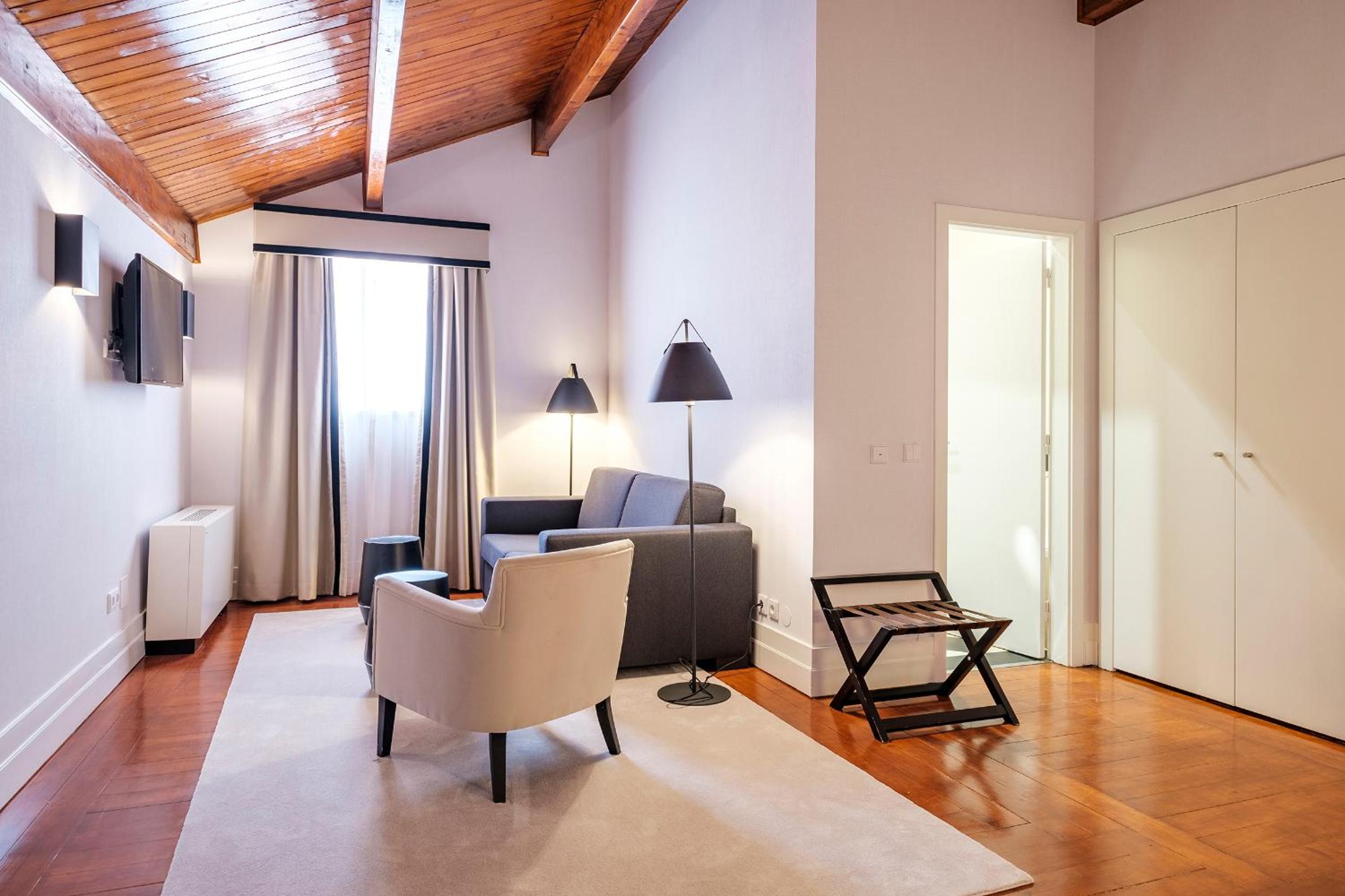 Superior Suite - Photo 7