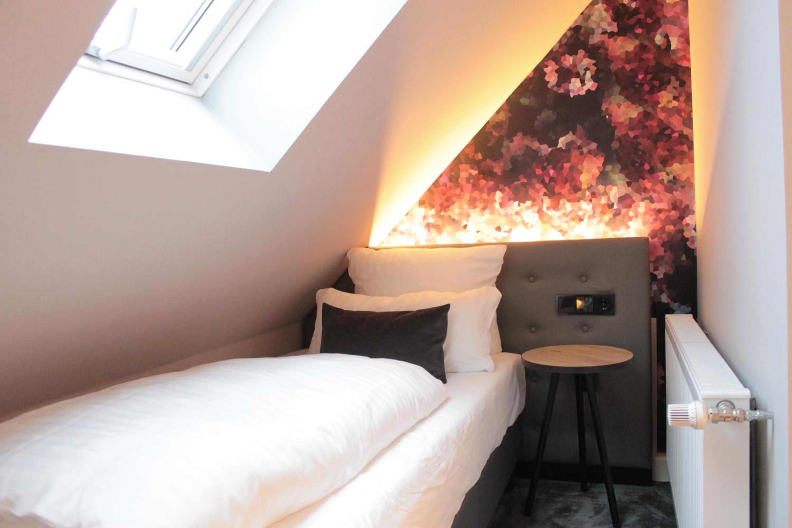 Comfort Single Room thumbnail 5
