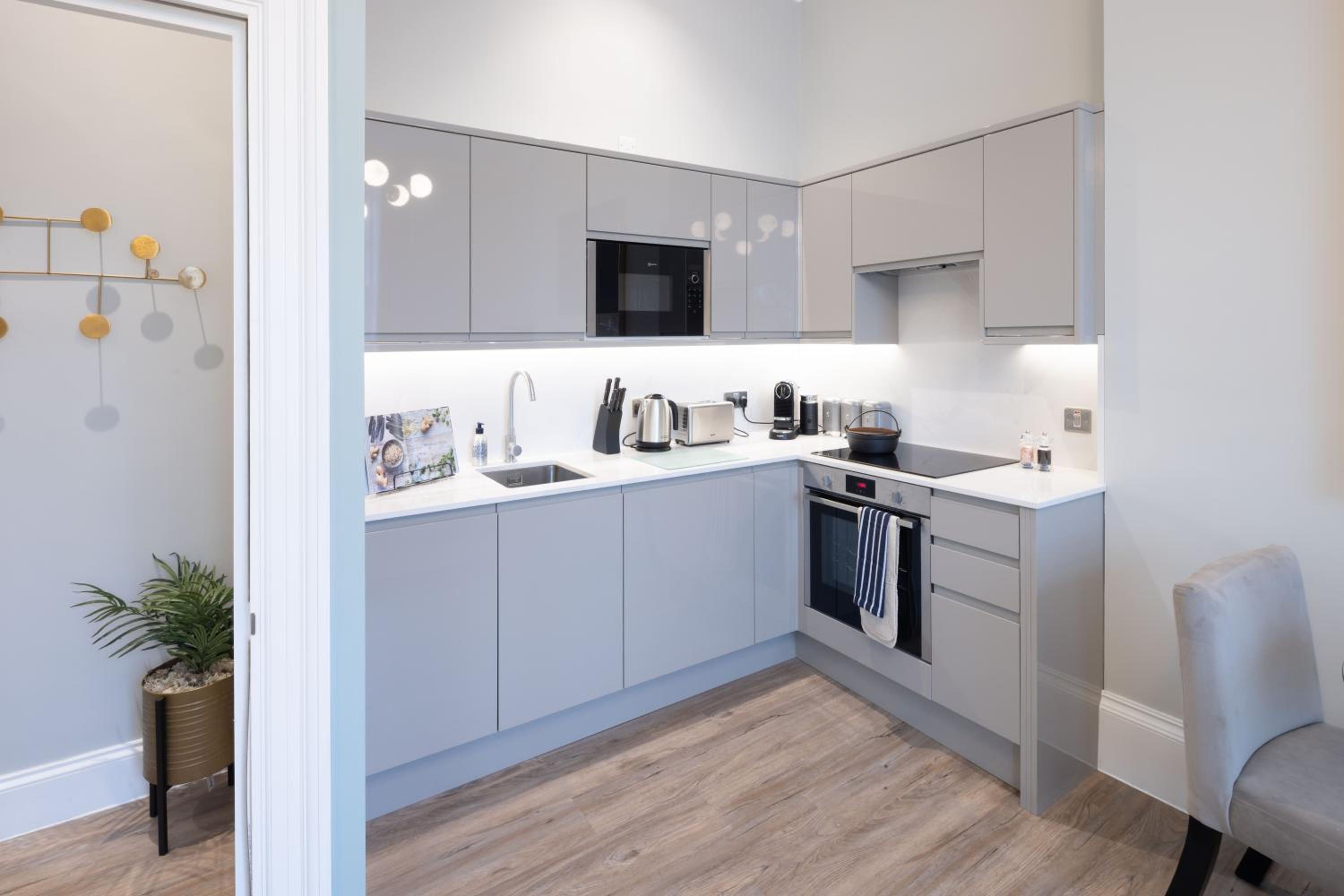 One-Bedroom Apartment - Photo 3