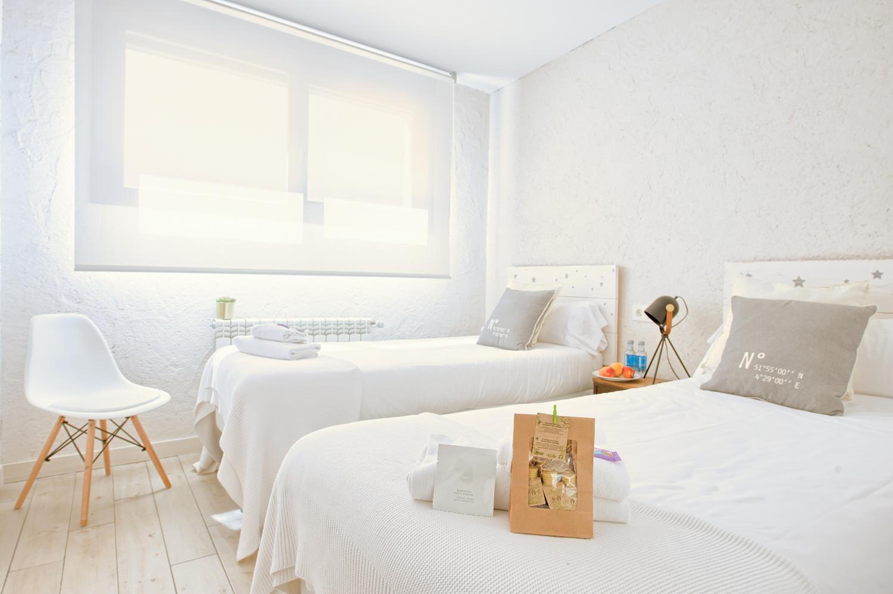 Twin Room with Private Bathroom - Photo 1
