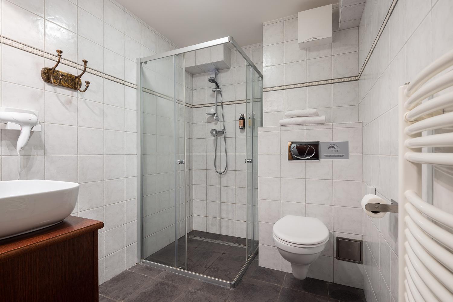 Deluxe Double or Twin Room thumbnail 5