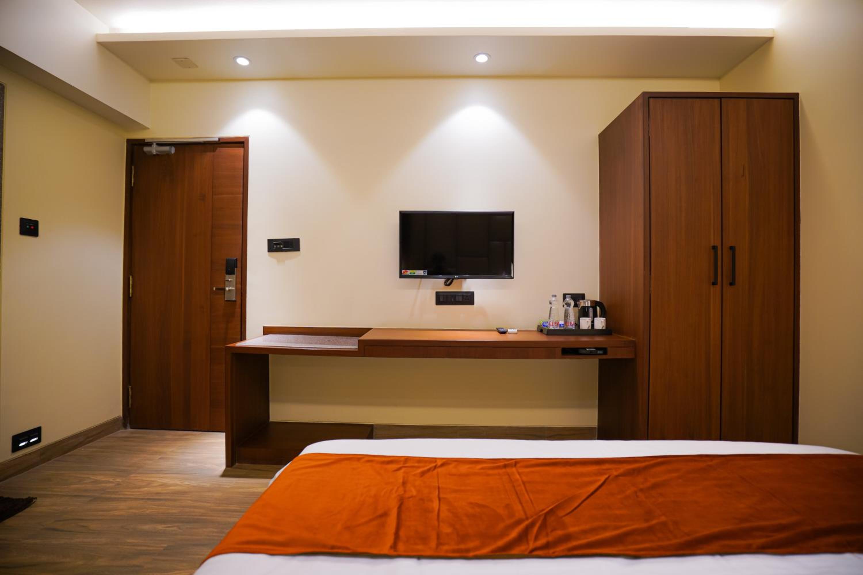 Large Double or Twin Room - Photo 2