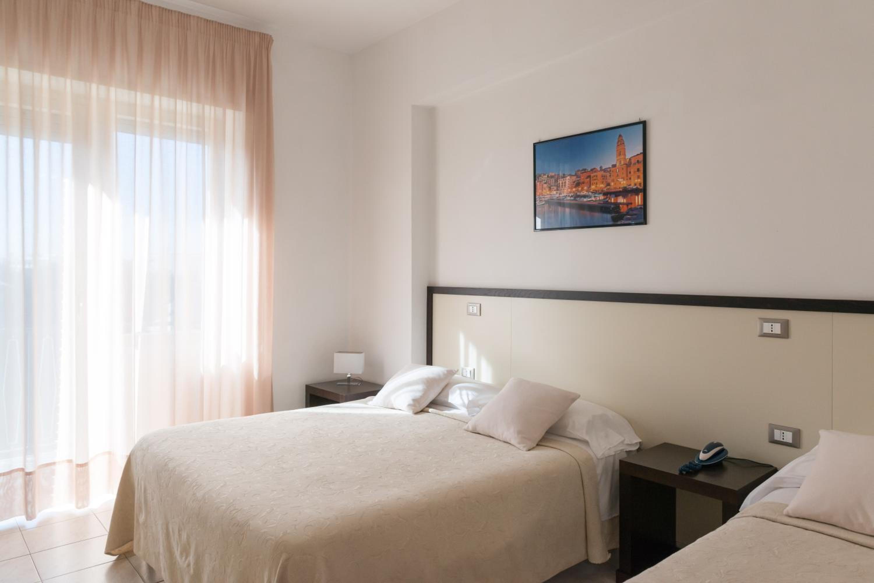 Superior Triple Room with Balcony - Photo 2