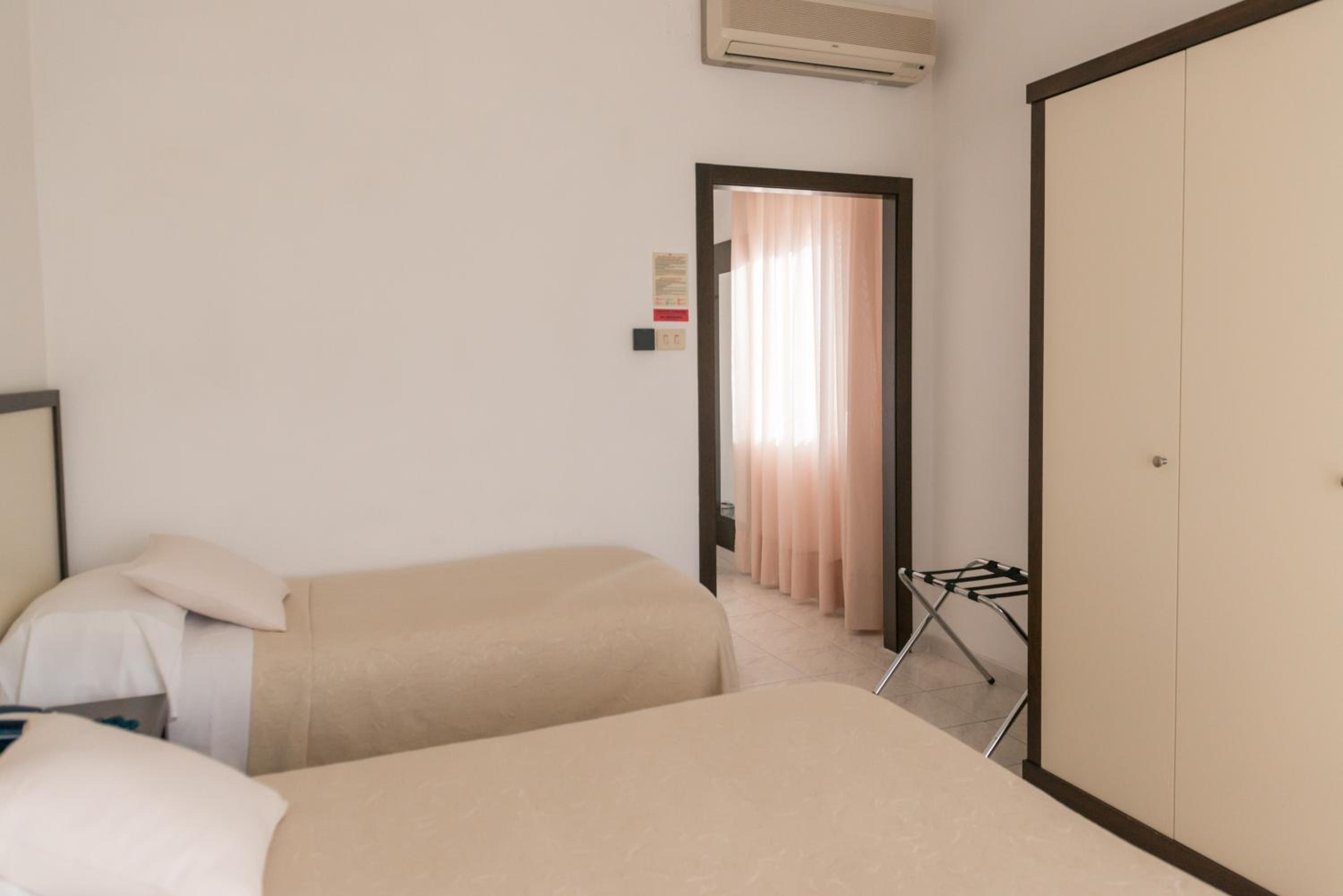 Superior Triple Room with Balcony - Photo 3