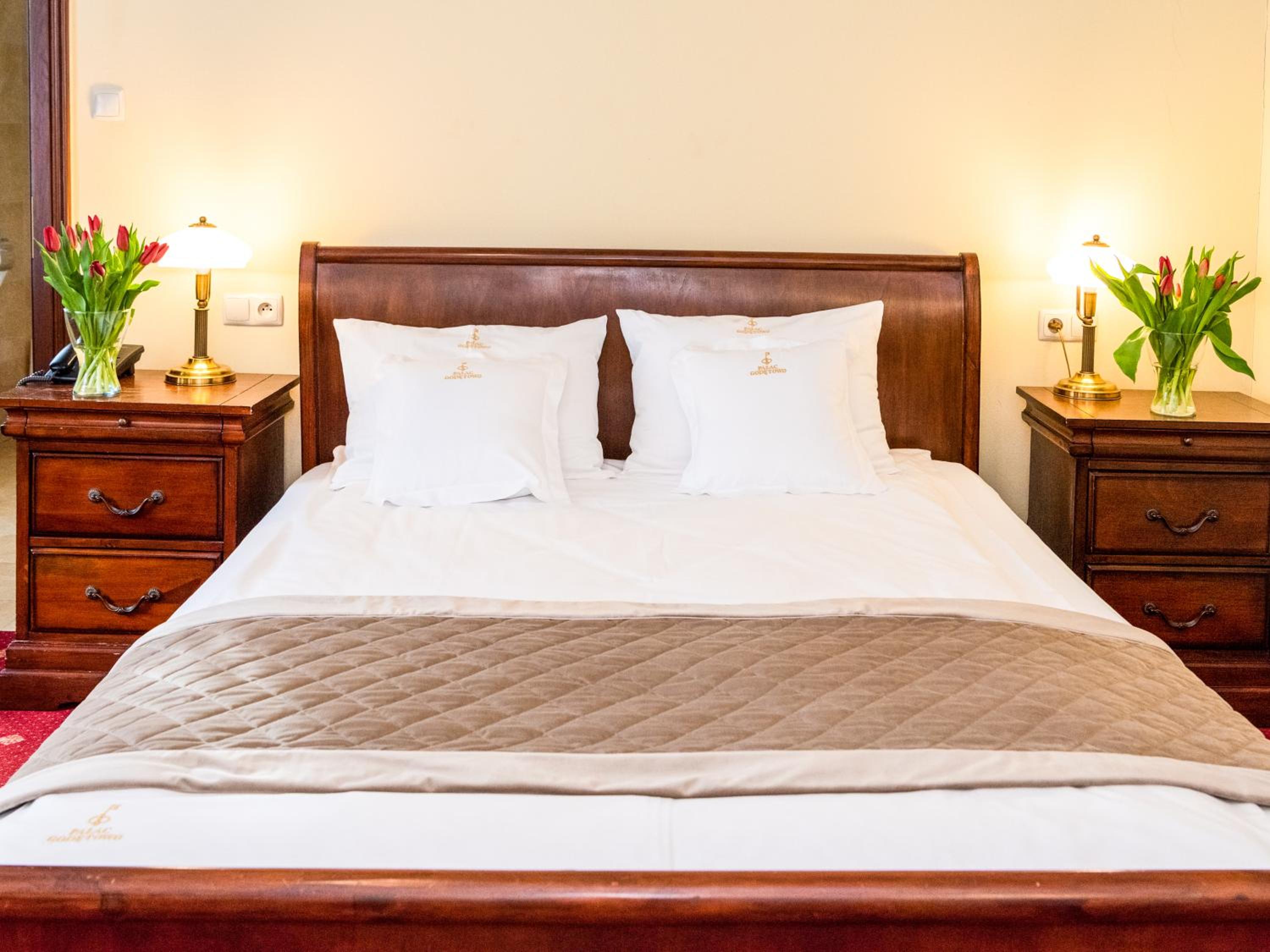 Large Double Room - Photo 1