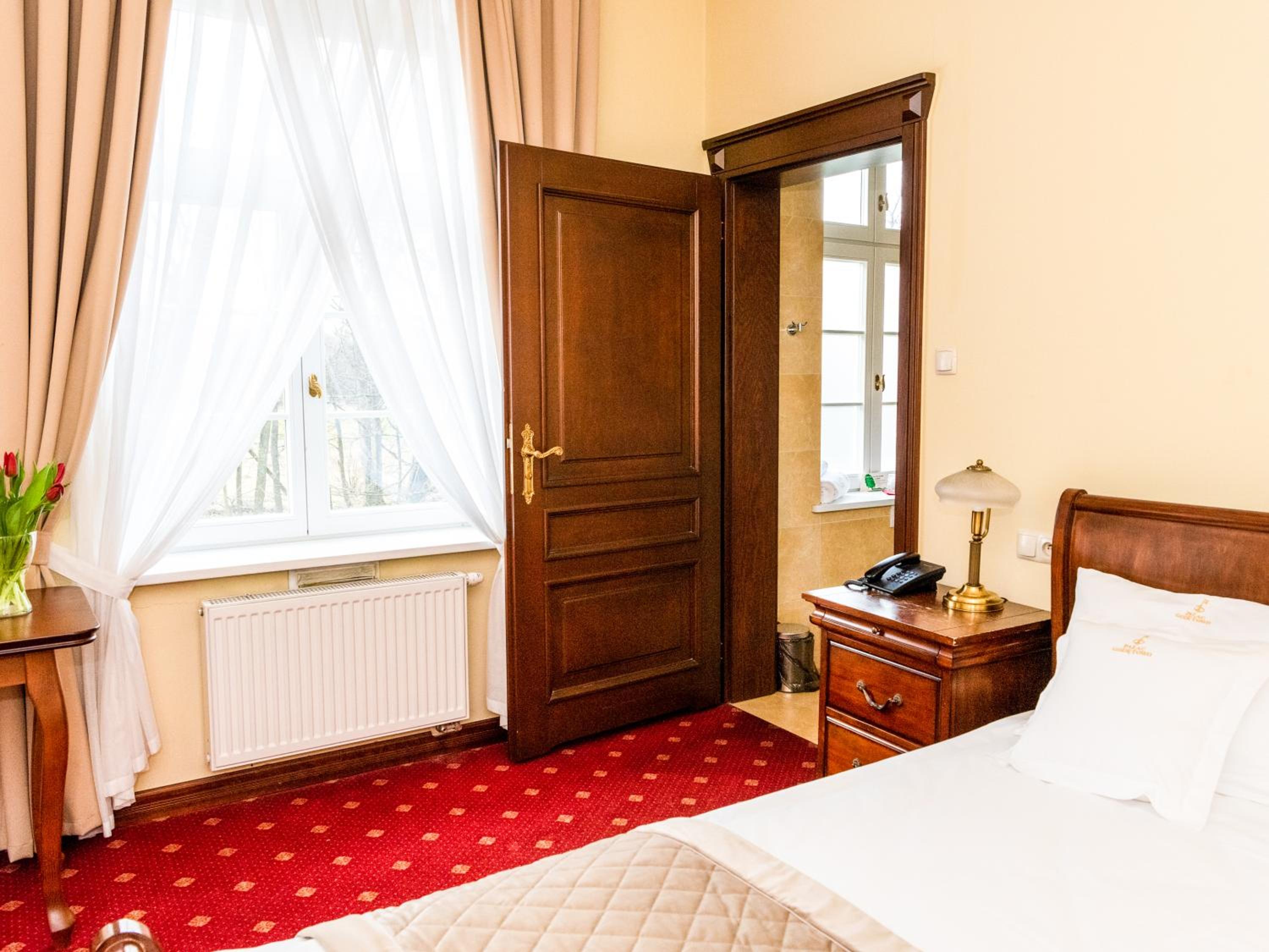 Large Double Room - Photo 7
