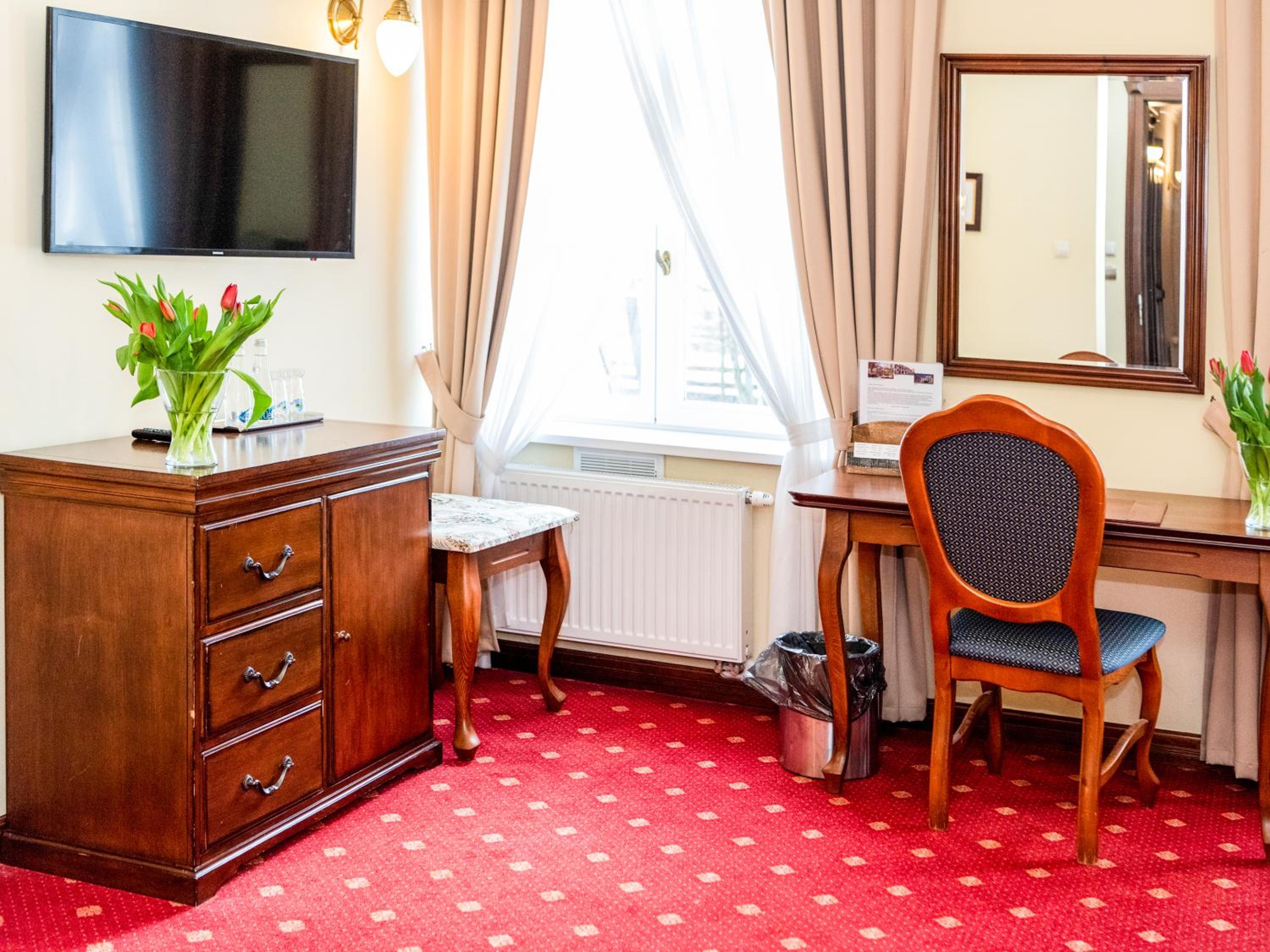 Large Double Room - Photo 6
