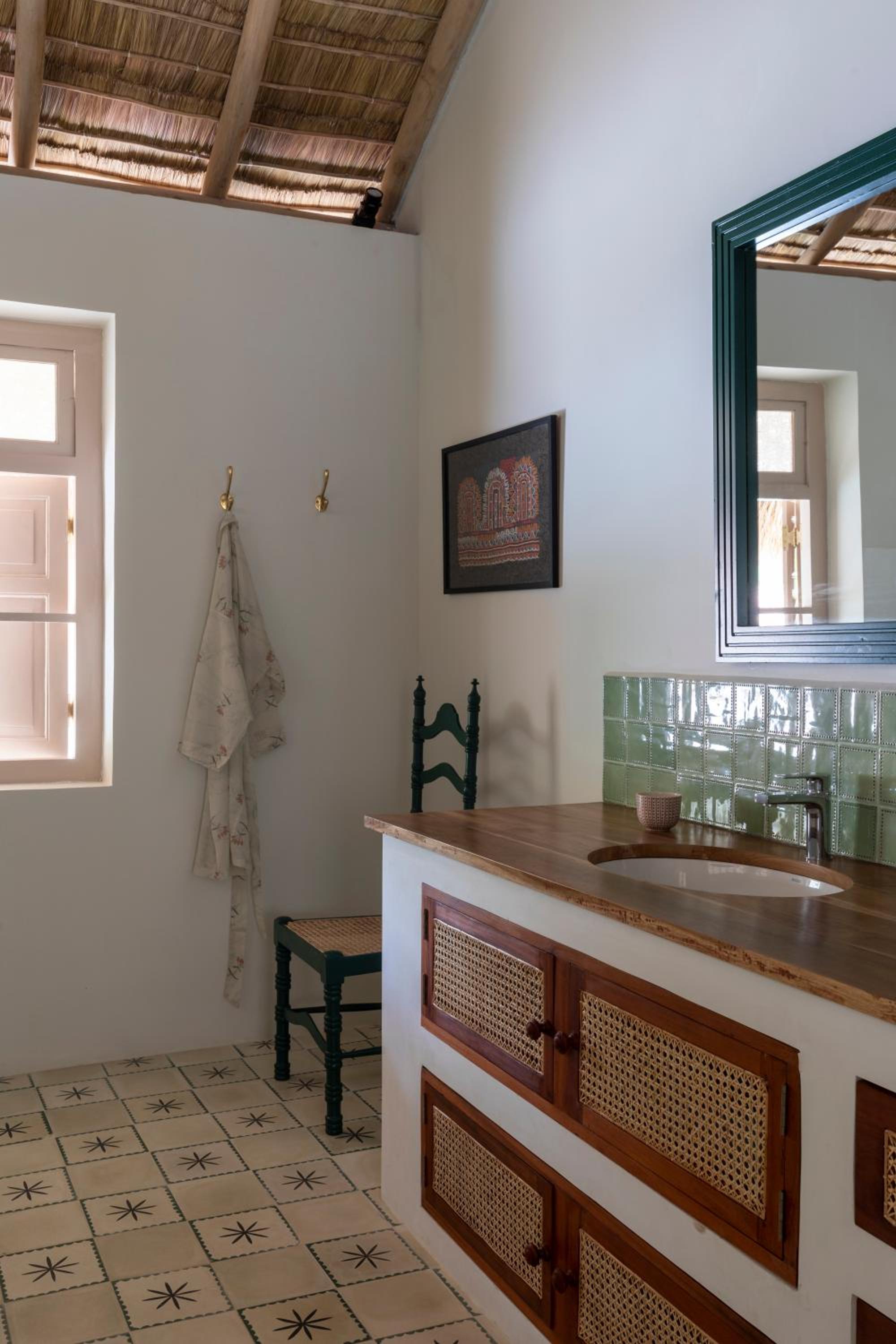 Deluxe Room with Balcony - Photo 11