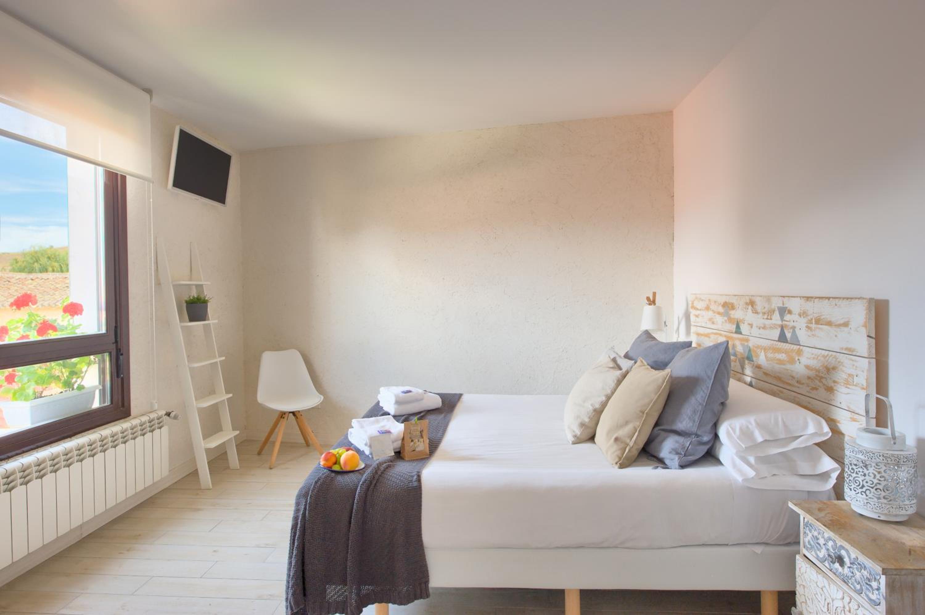 Double Room with Private Bathroom - Photo 4