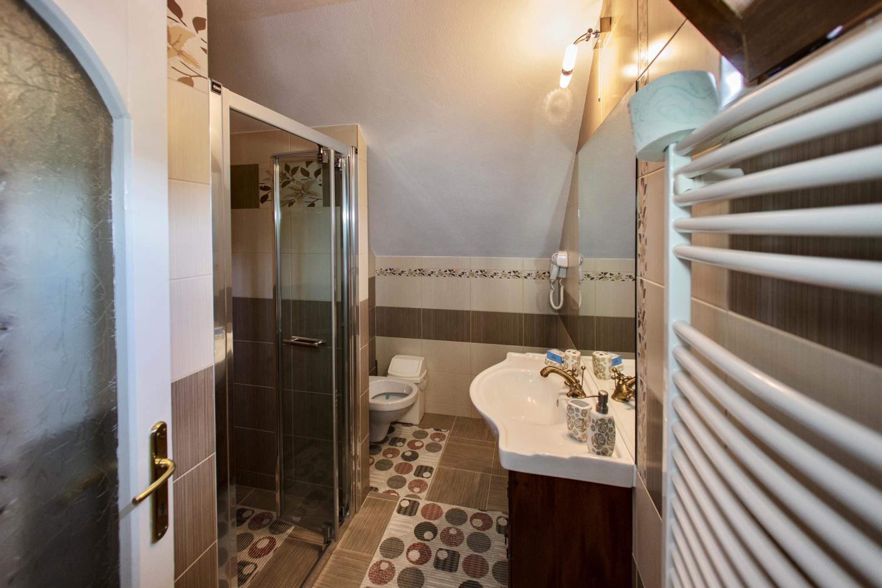 Triple Room with Private Bathroom photo 3