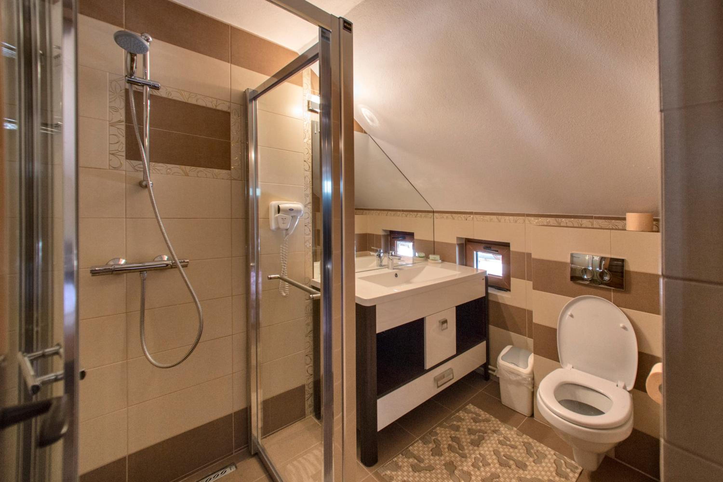 Double Room with Private Bathroom photo 3