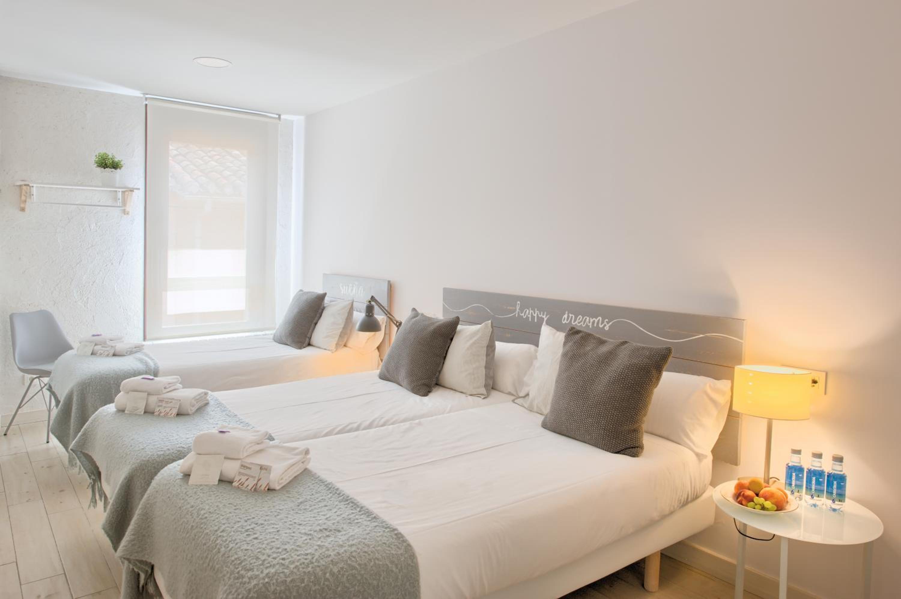 Triple Room with Private Bathroom - Photo 1