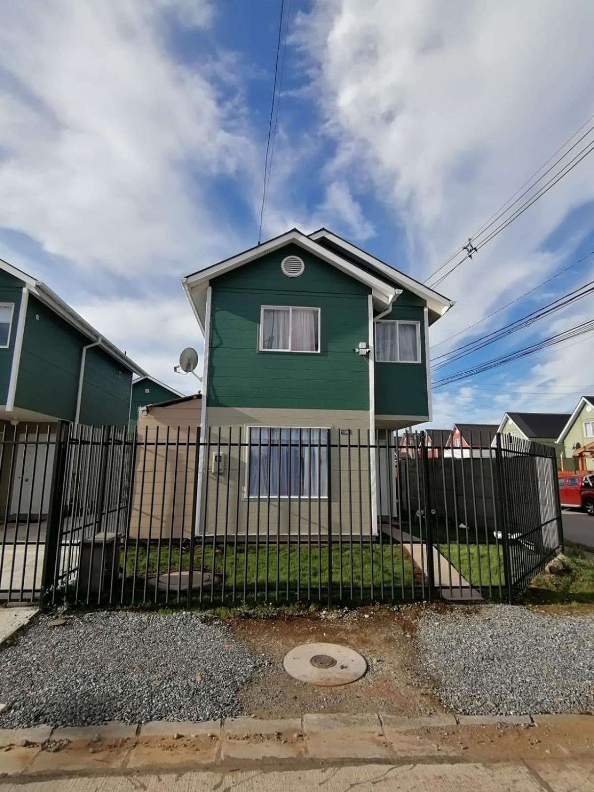 Three-Bedroom House photo 2