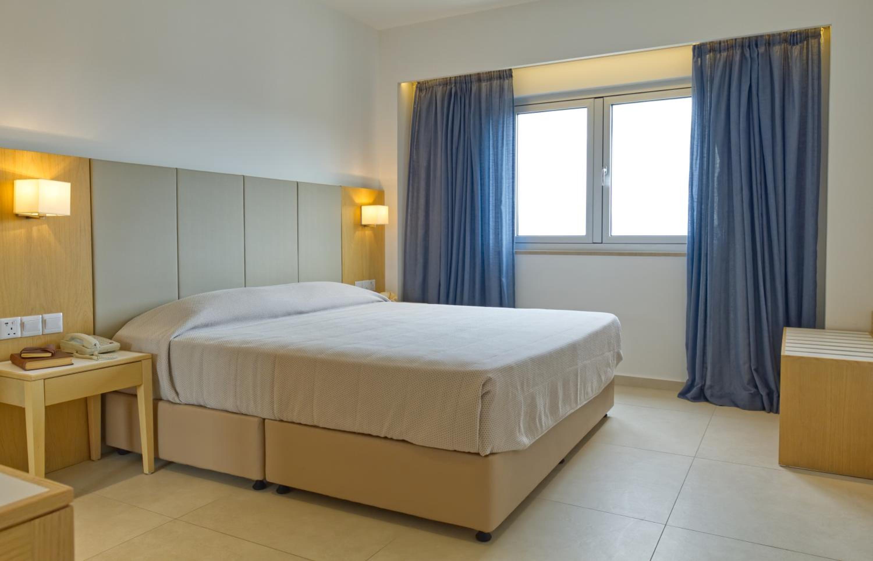 One-Bedroom Suite with Terrace & Garden View photo 3