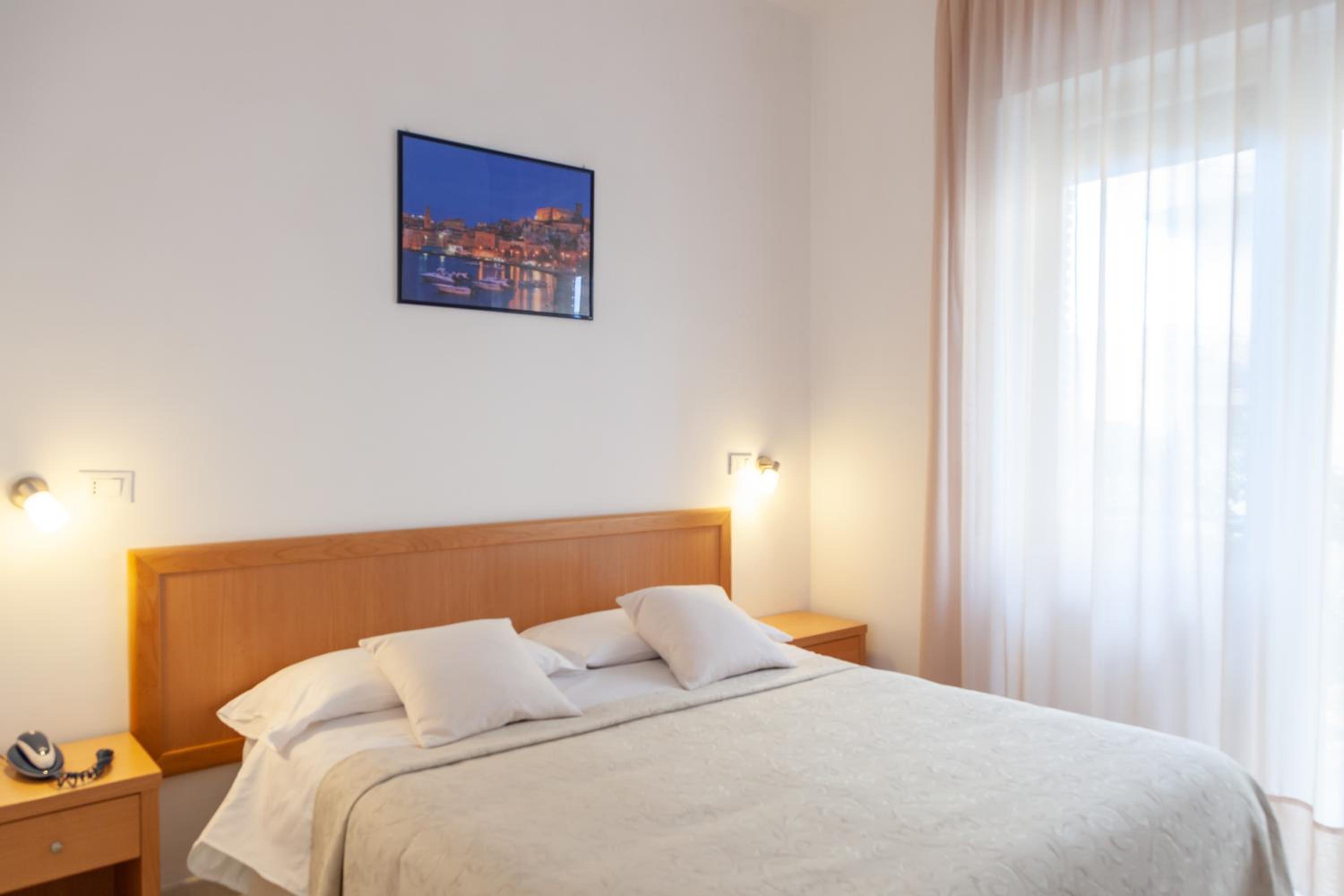 Superior Double Room With Balcony - Photo 8