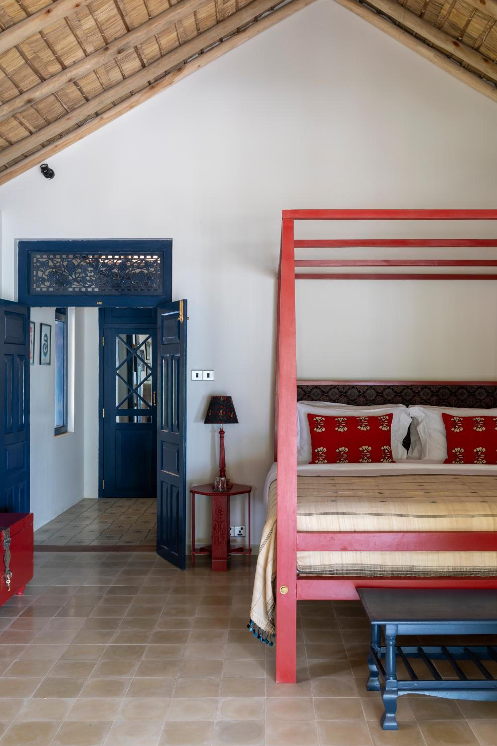 Deluxe Room with Balcony - Photo 6