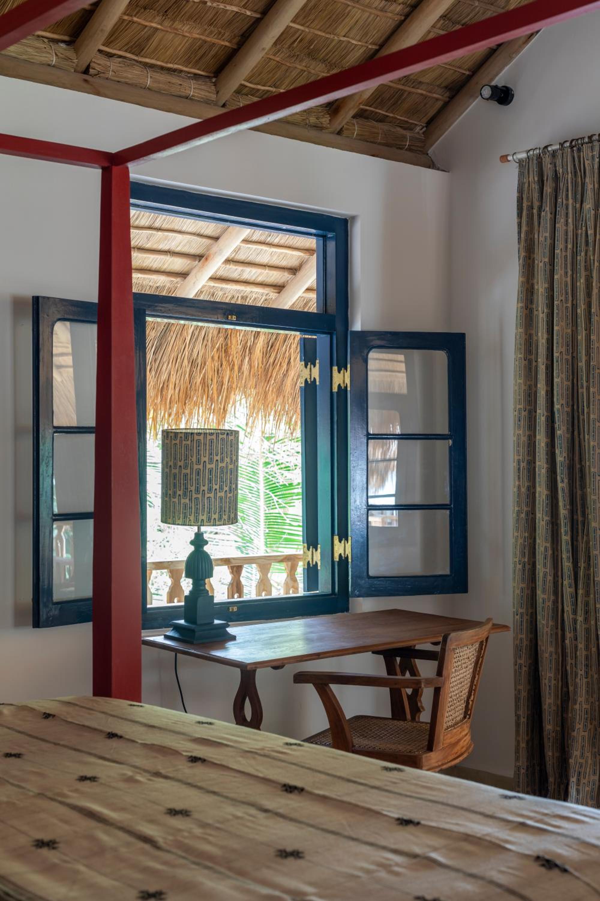 Deluxe Room with Balcony - Photo 12