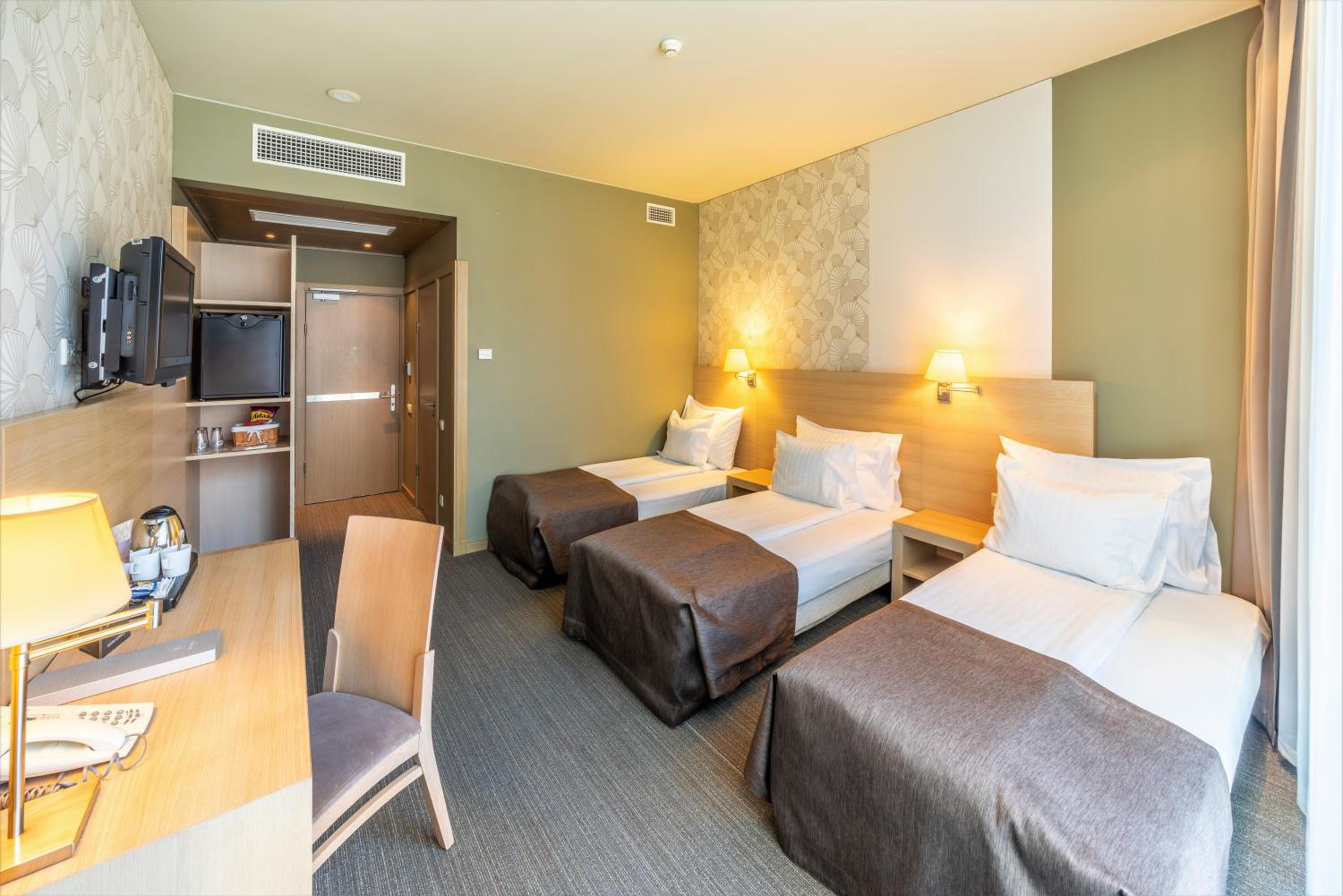 Standard Triple Room - Photo 2