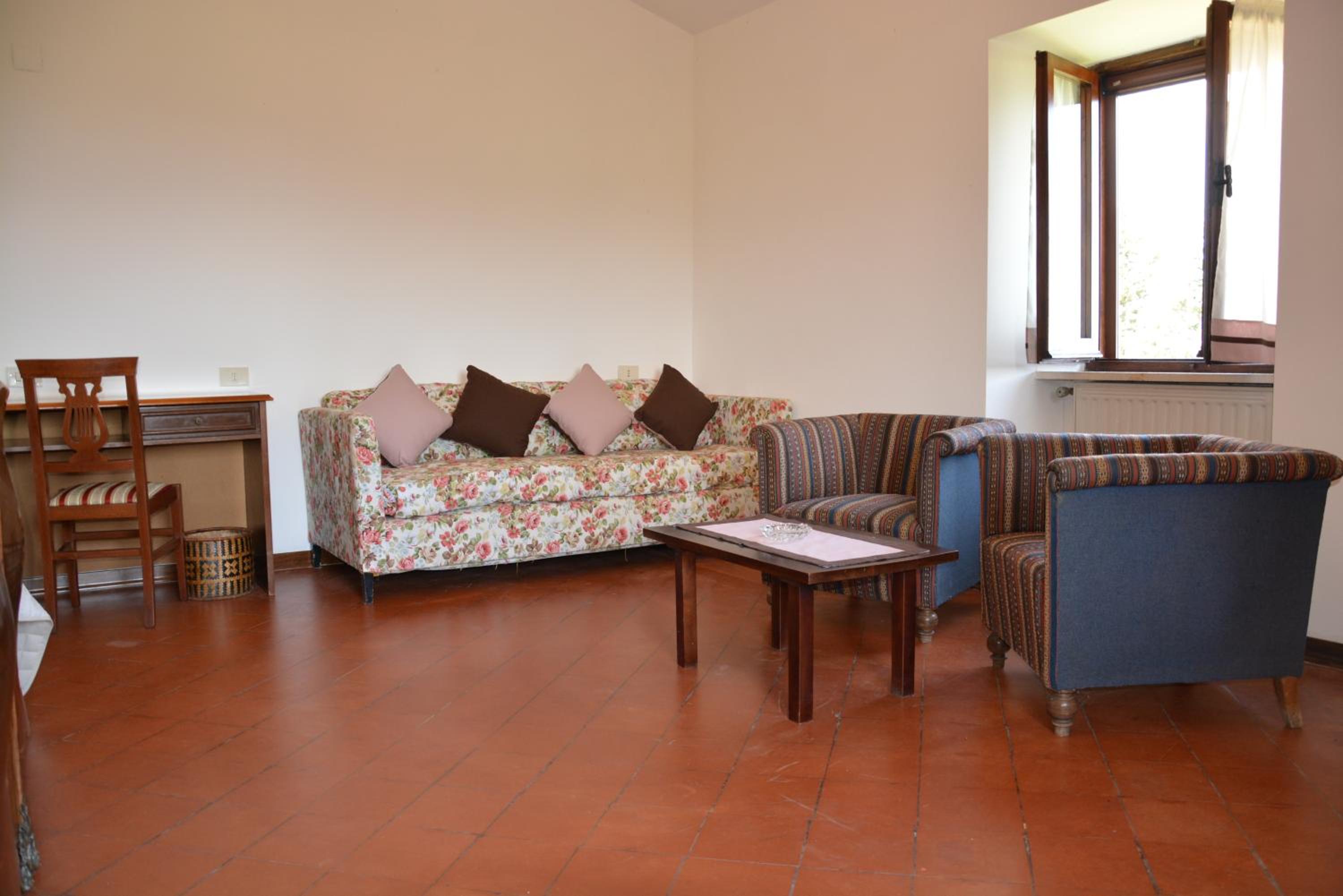 Executive Suite - Photo 1