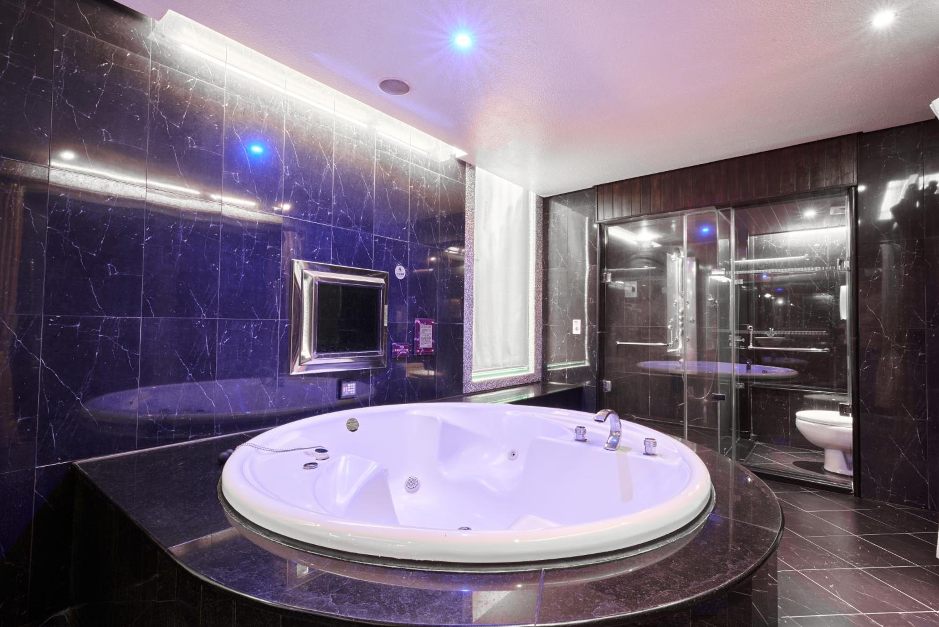 King Room with Spa Bath photo 3