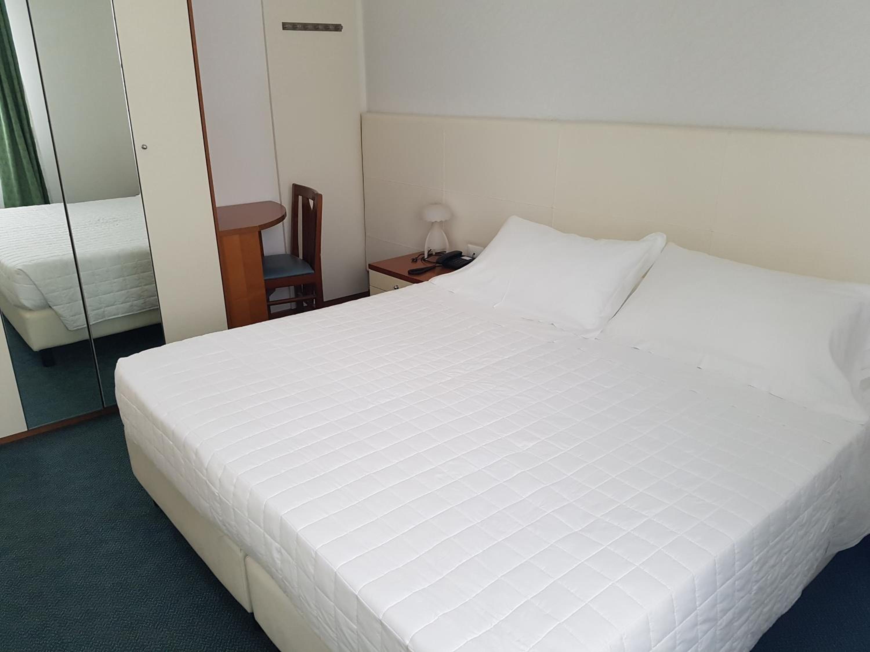 Classic Quadruple Room photo 2
