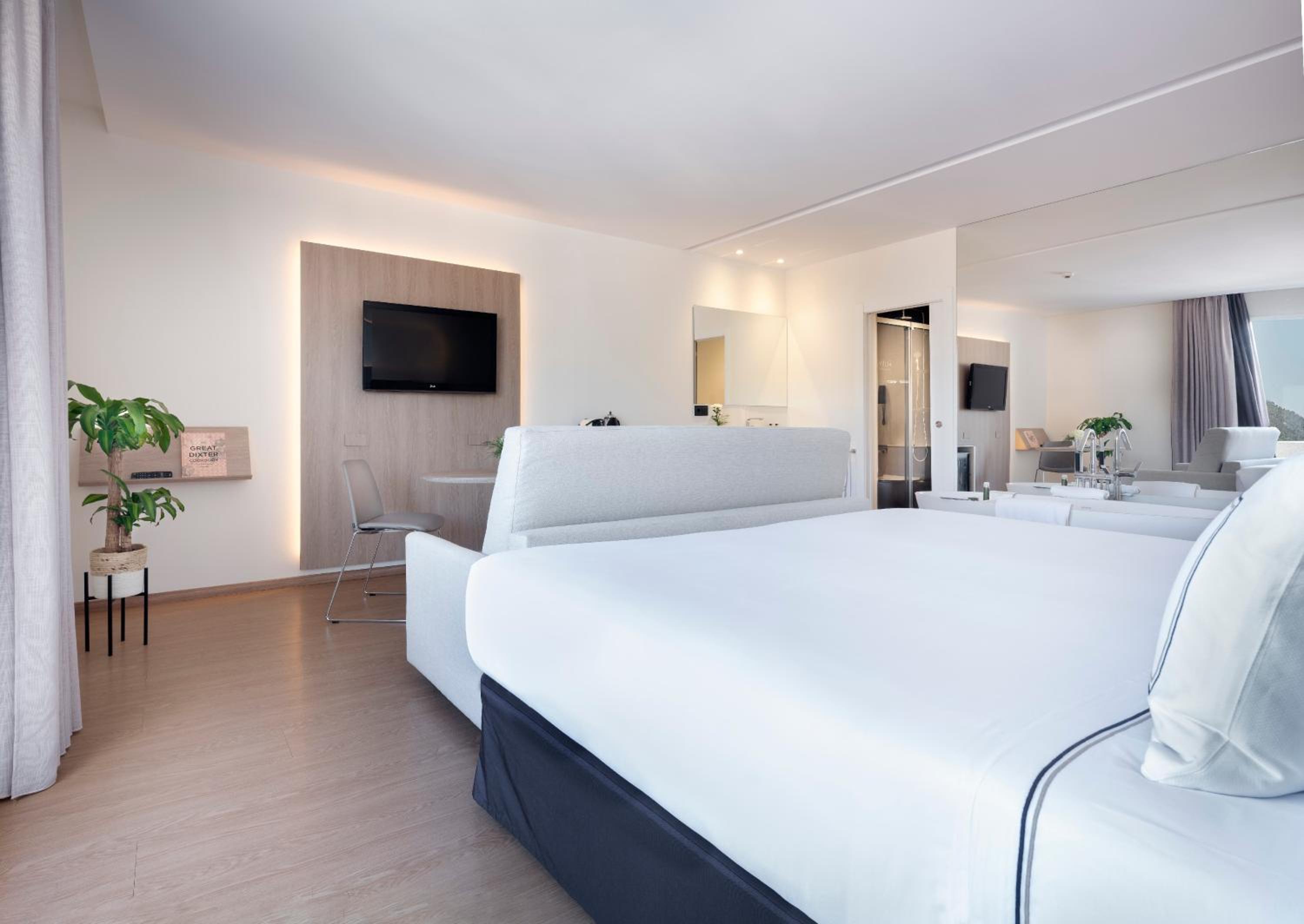 Grand Premium Room with Sea View - Photo 1